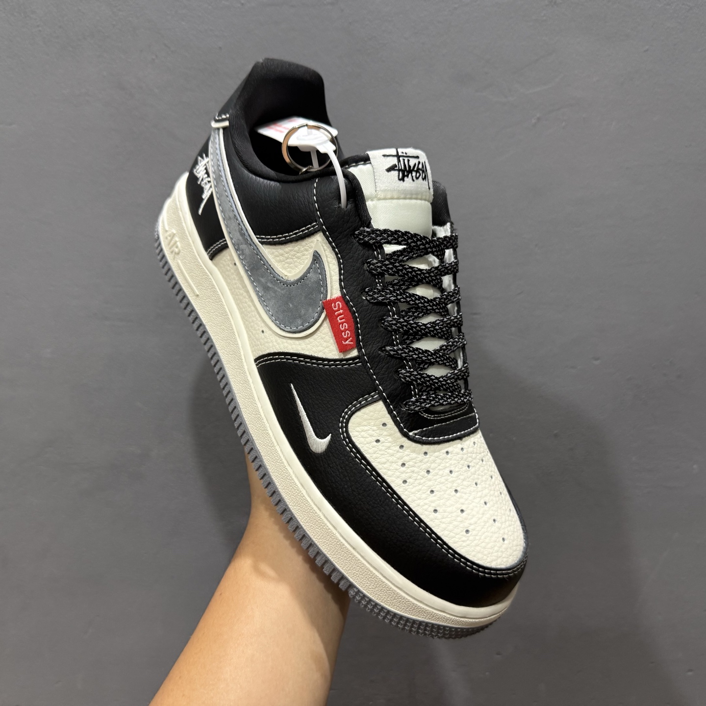 260 Nike Air Force 1 '07 Low “斯图西联名——米灰黑织标”空军一号 高端定制 低帮 运动鞋 休闲鞋 DF0188-102