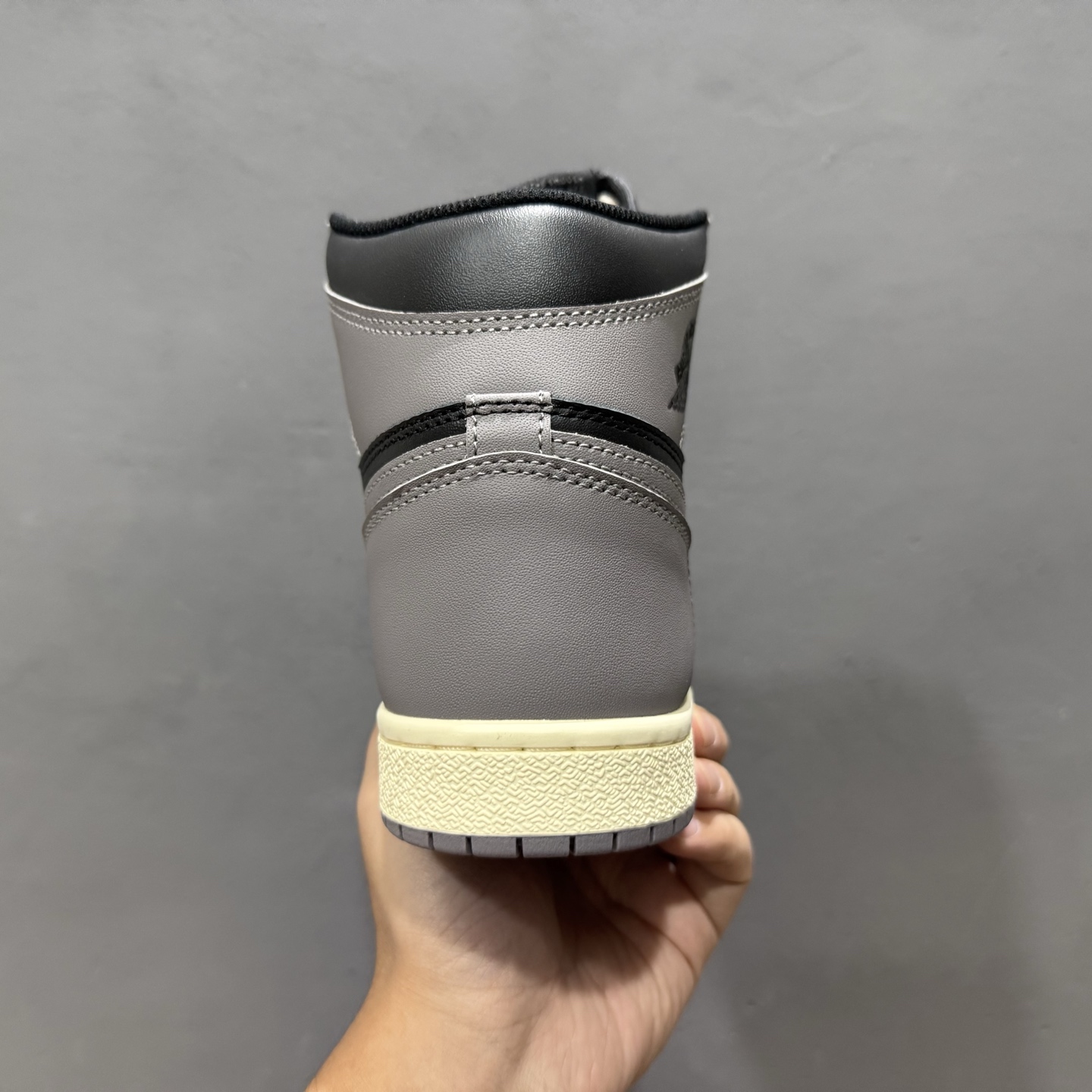 Jordan Air Jordan 1 High '85”Bred” 2025年复刻 舒适百搭 耐磨透气 高帮 复古篮球鞋 黑灰 HV6674-067