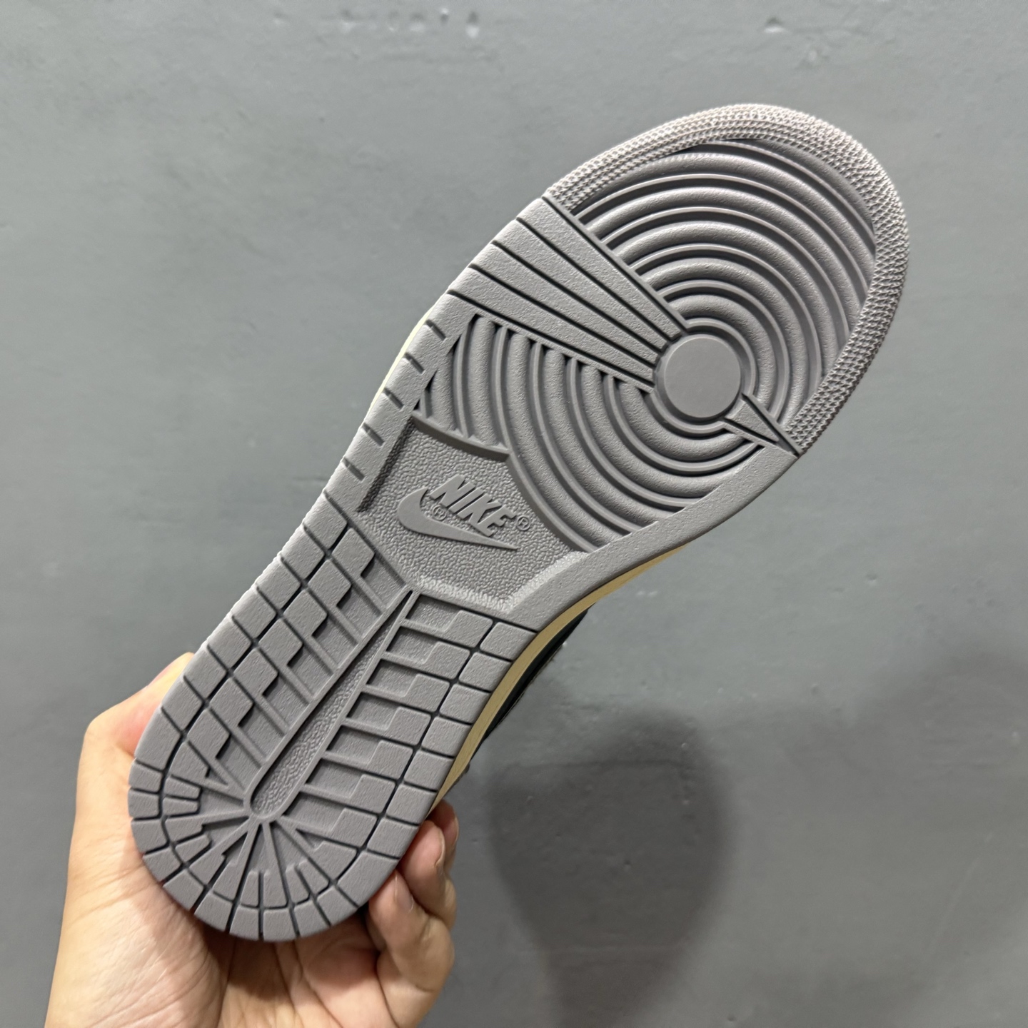 Jordan Air Jordan 1 High '85”Bred” 2025年复刻 舒适百搭 耐磨透气 高帮 复古篮球鞋 黑灰 HV6674-067