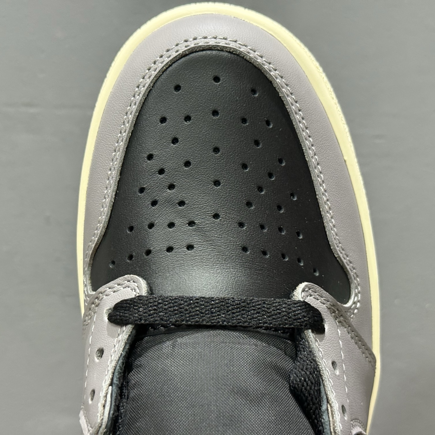 Jordan Air Jordan 1 High '85”Bred” 2025年复刻 舒适百搭 耐磨透气 高帮 复古篮球鞋 黑灰 HV6674-067