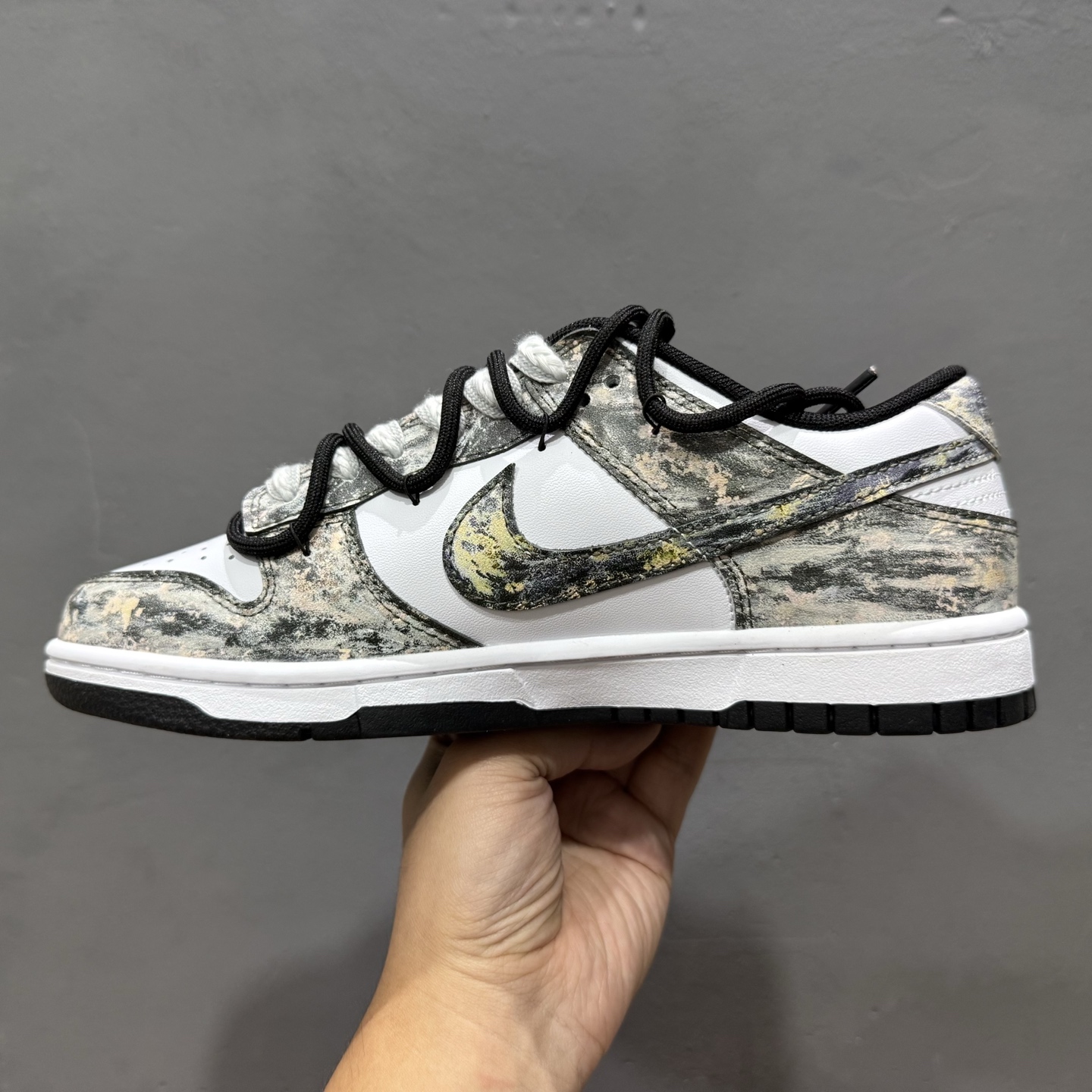 Nike Dunk Low 淘金热 黑白金 当经典黑白底色遇见不羁的金色泼墨 HF5441-100