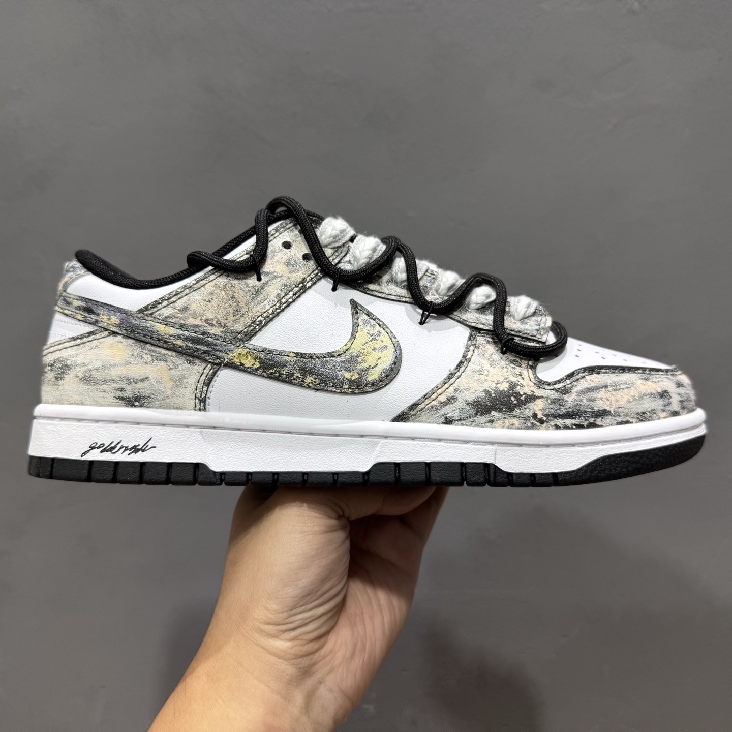Nike Dunk Low 淘金热 黑白金 当经典黑白底色遇见不羁的金色泼墨 HF5441-100