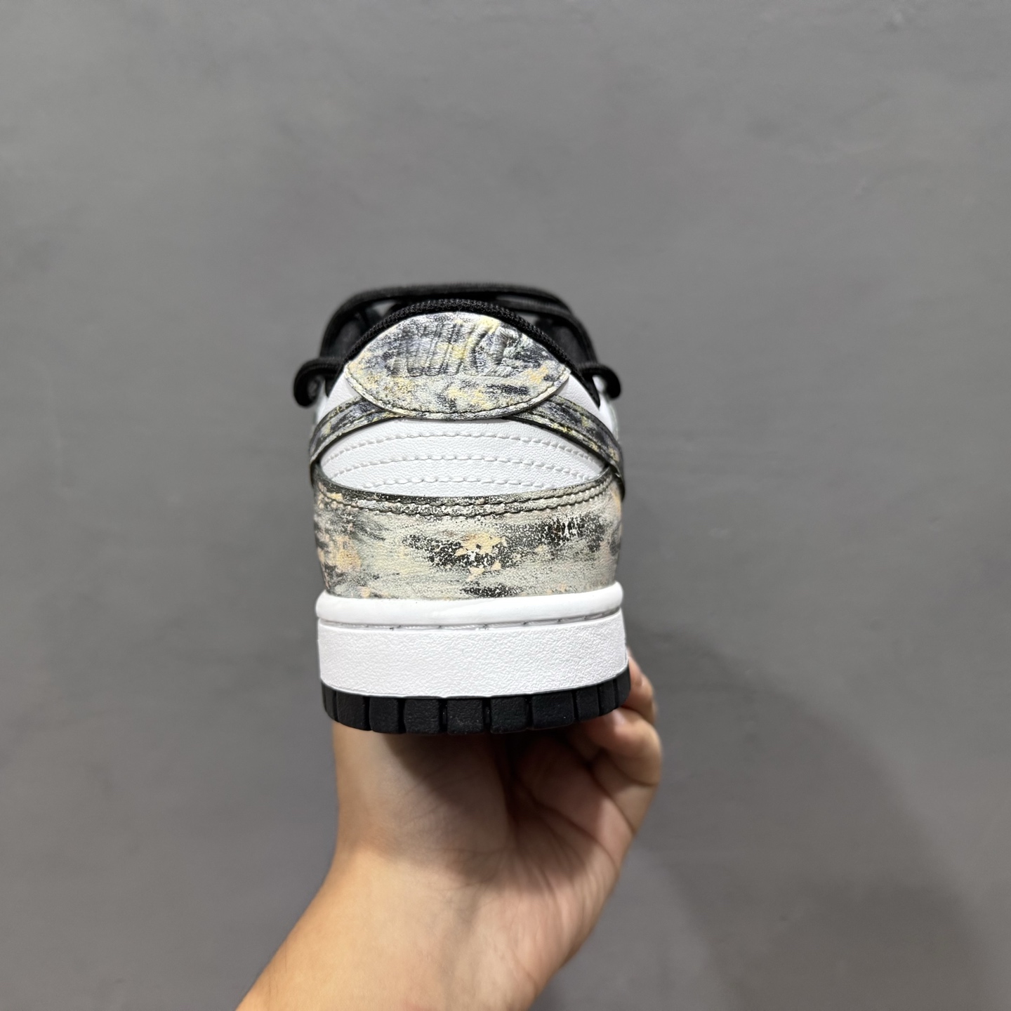 Nike Dunk Low 淘金热 黑白金 当经典黑白底色遇见不羁的金色泼墨 HF5441-100