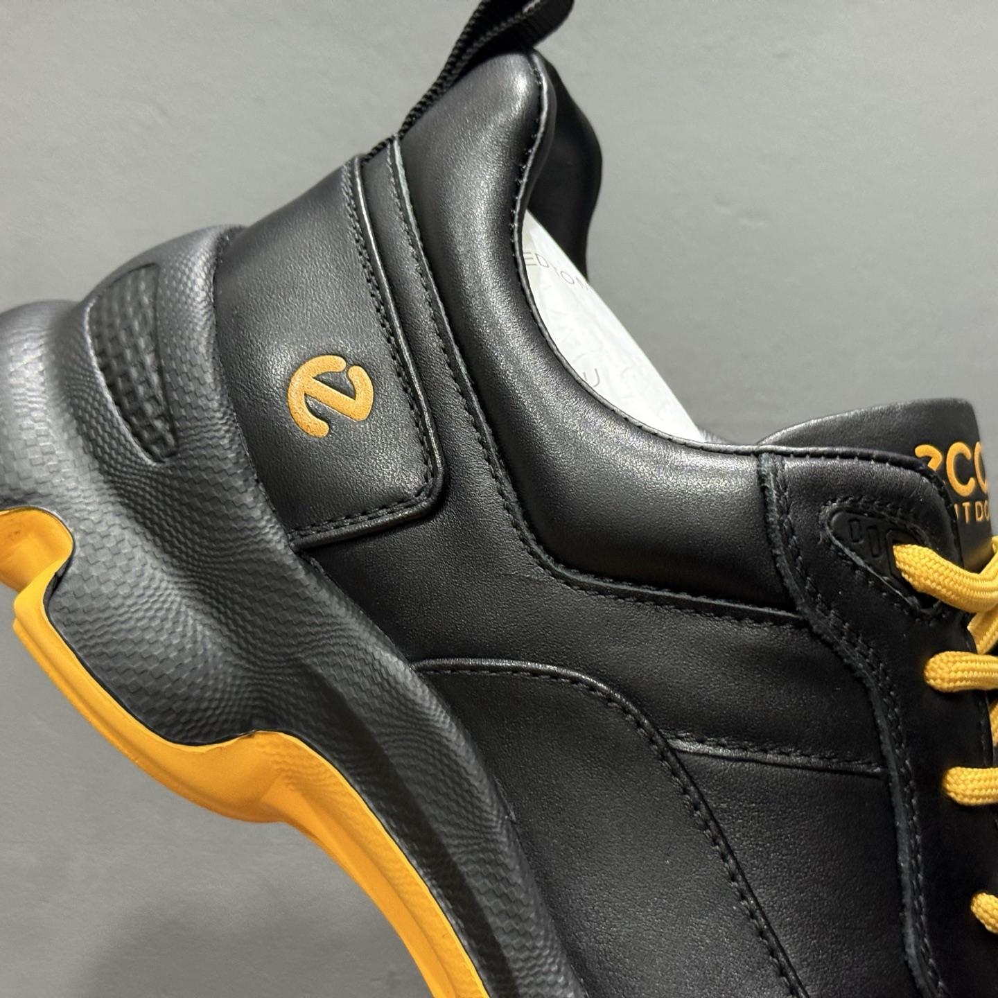 300 ECCO爱步运动鞋男 秋季双色拼接透气舒适跑步鞋