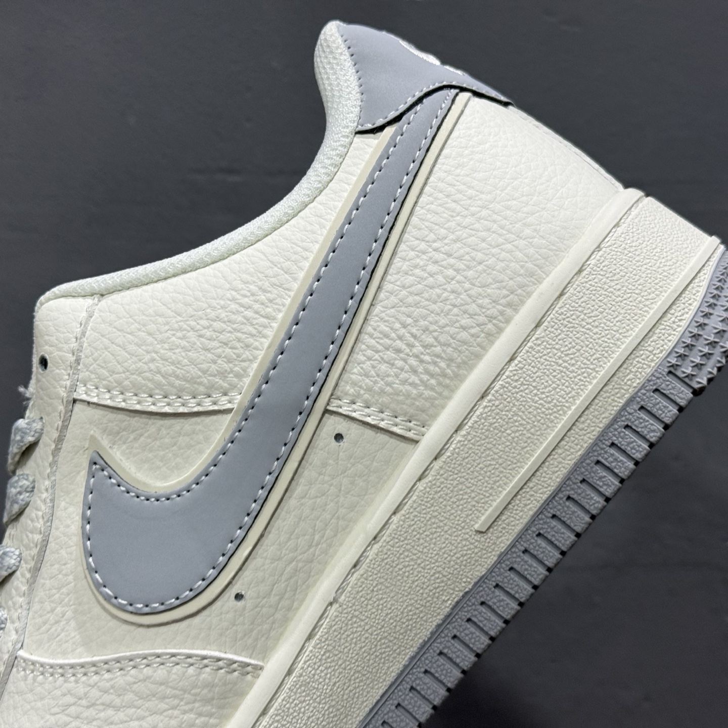 NIke Air Force 1 '07 Low “NIKE灰标”空军一号 低帮 运动鞋 休闲鞋 CS5288-041 NIke Air Force 1 '07 Low “NIKE灰标”空军一号 低帮 运动鞋 休闲鞋 CS5288-041