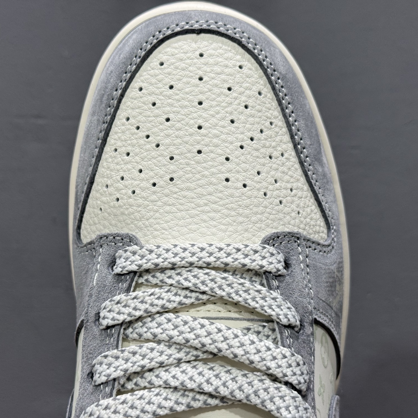 Nike SB Dunk Low“LV联名——灰猪八红标” 周年高端定制 低帮休闲板鞋 CX5050-Y13