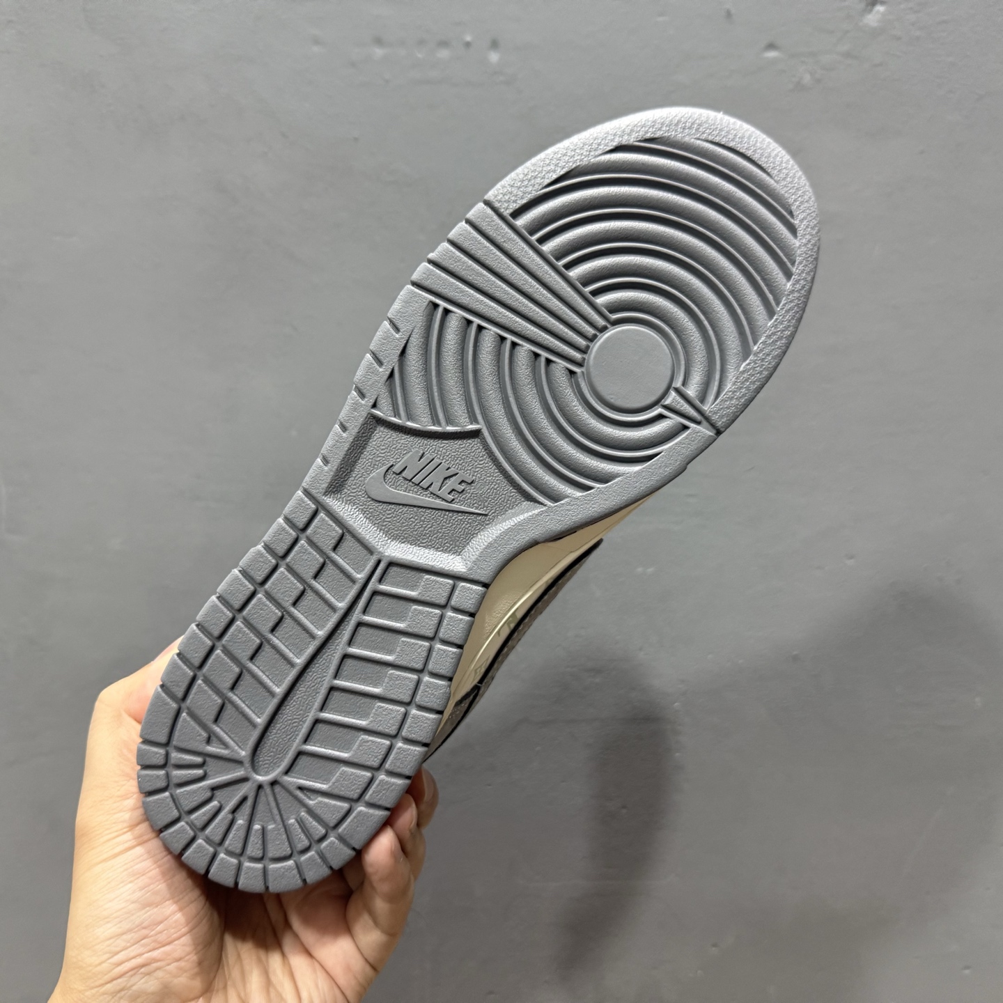 Nike SB Dunk Low“LV联名——灰猪八红标” 周年高端定制 低帮休闲板鞋 CX5050-Y13