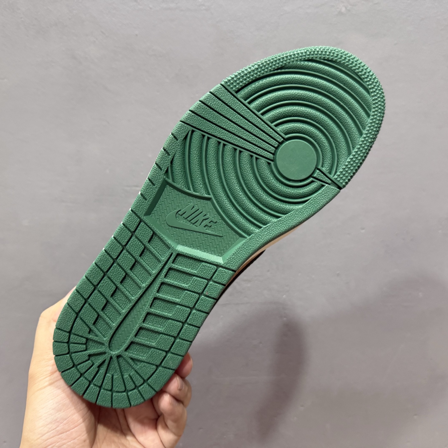 Nike Jordan Air Jordan 1 “古驰联名——花纹米绿红” 高端定制 乔丹低帮休闲板鞋 QW5088-206