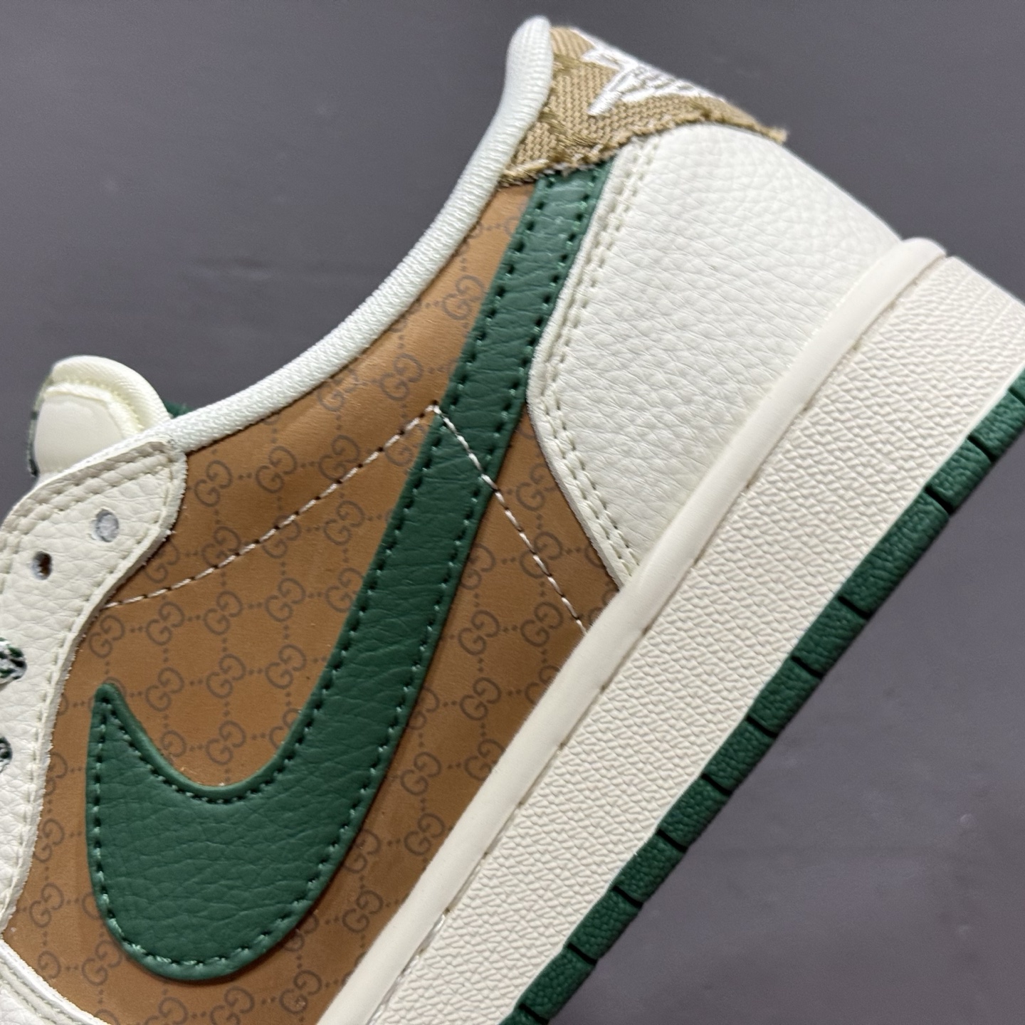 Nike Jordan Air Jordan 1 “古驰联名——花纹米绿红” 高端定制 乔丹低帮休闲板鞋 QW5088-206