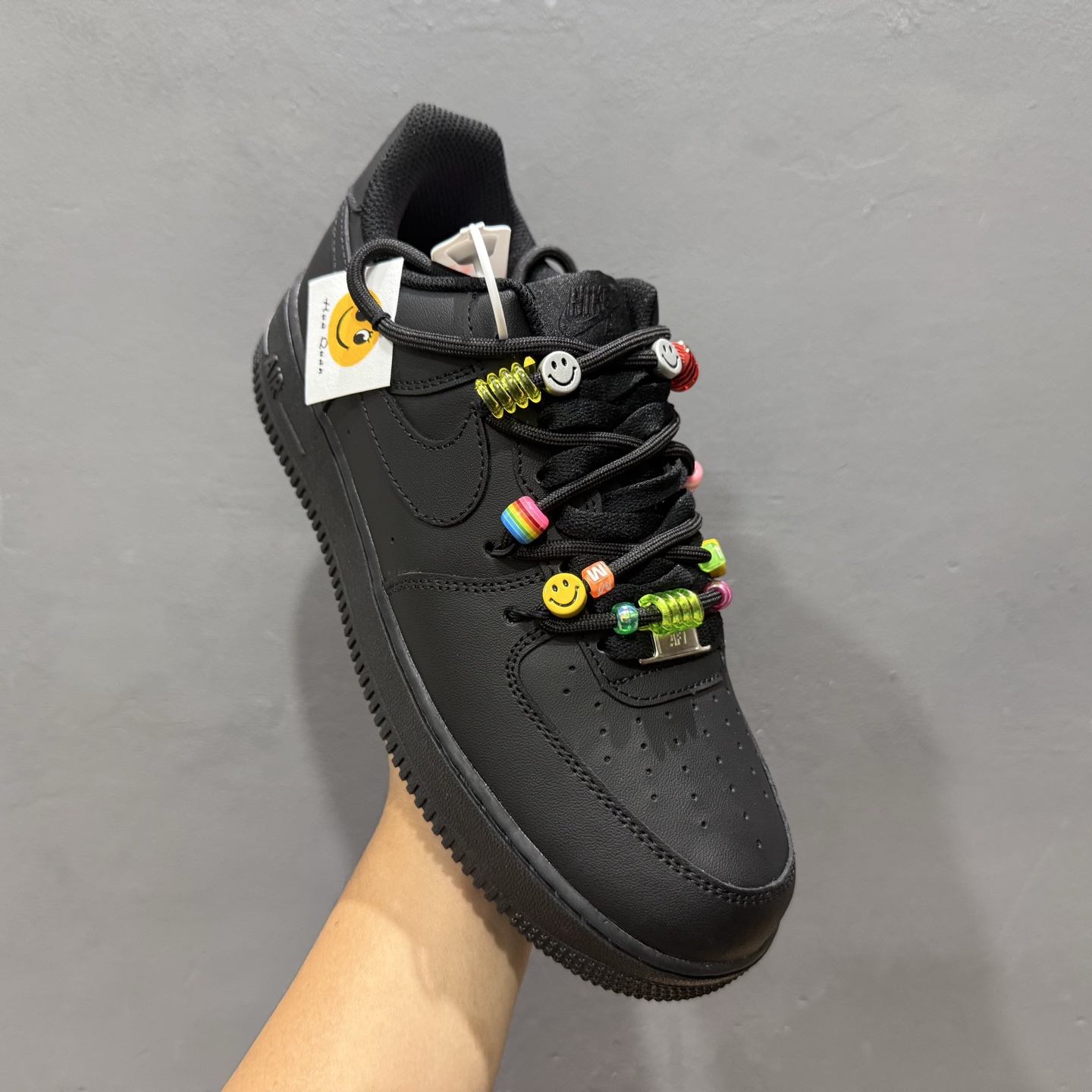 “密码终局”订制空军一号板鞋 该定制版球鞋选用原鞋款为Nike Air Force 1'07空军一号低帮 FQ5296-101 “密码终局”订制空军一号板鞋 该定制版球鞋选用原鞋款为Nike Air Force 1'07空军一号低帮 FQ5296-101