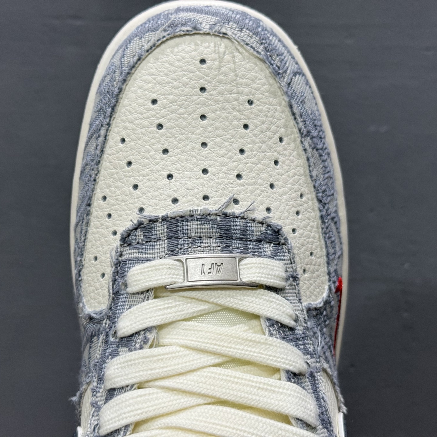 Nike Air Force 1 '07 Low “迪奥联名——花纹米灰红”空军一号 高端定制 低帮 运动鞋 MZ9588-807