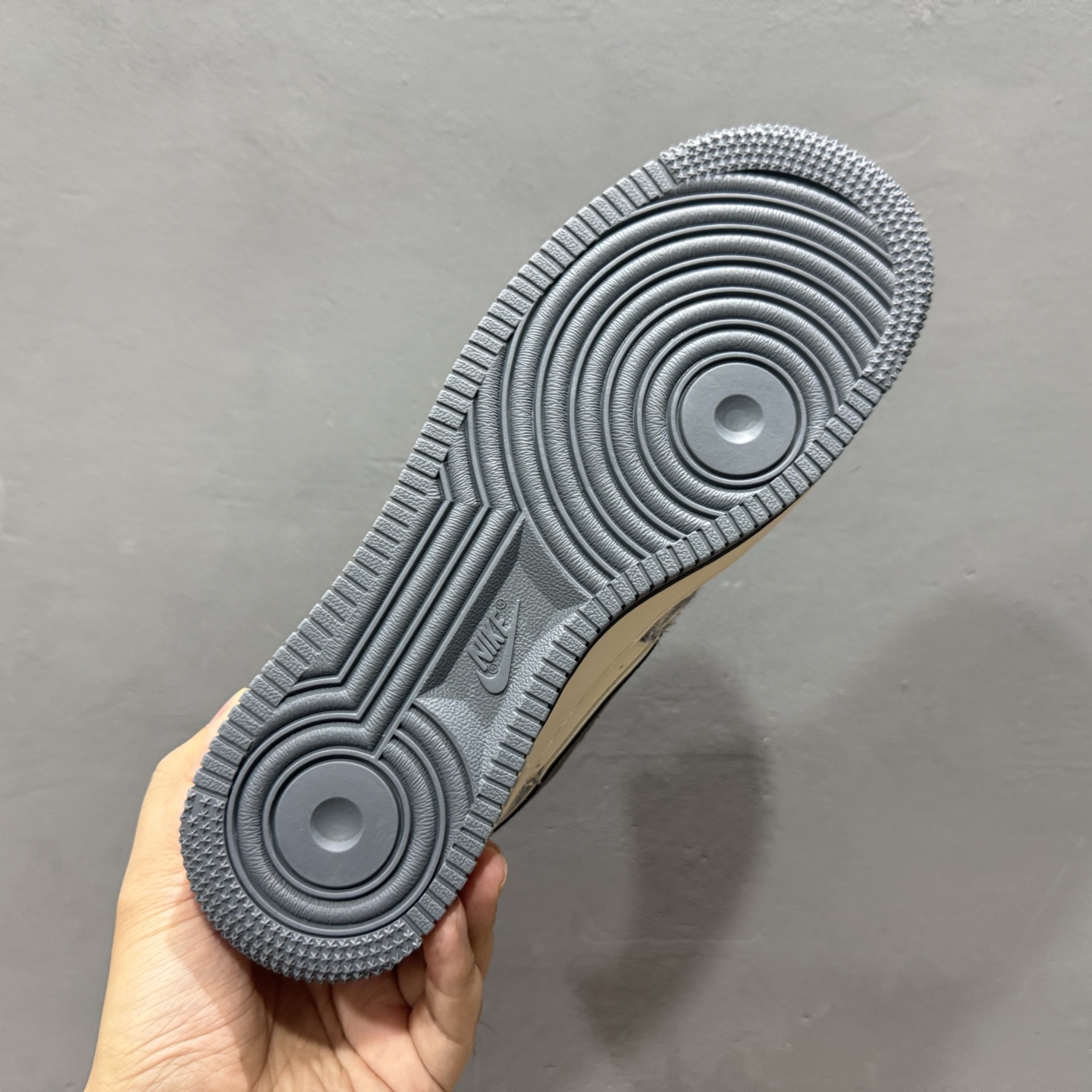 Nike Air Force 1 '07 Low “迪奥联名——花纹米灰红”空军一号 高端定制 低帮 运动鞋 MZ9588-807