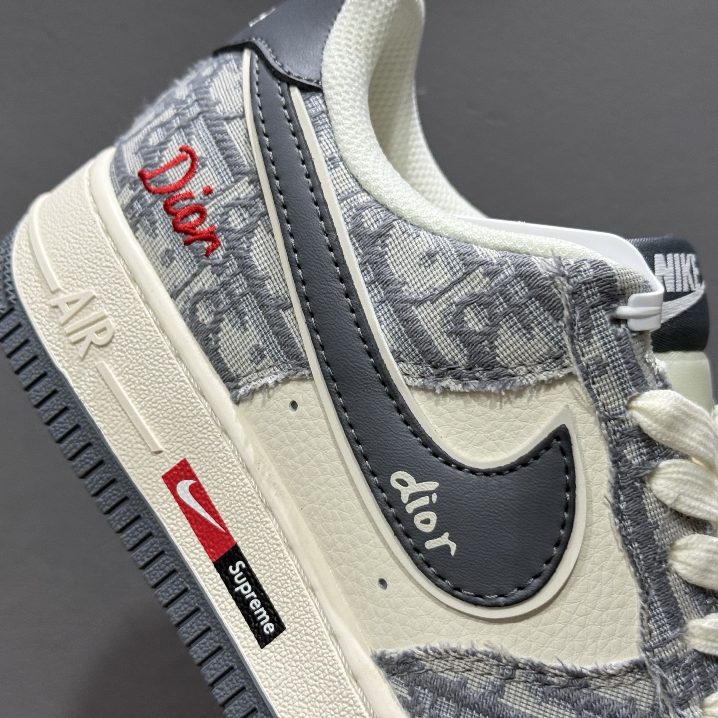 Nike Air Force 1 '07 Low “迪奥联名——花纹米灰红”空军一号 高端定制 低帮 运动鞋 MZ9588-807