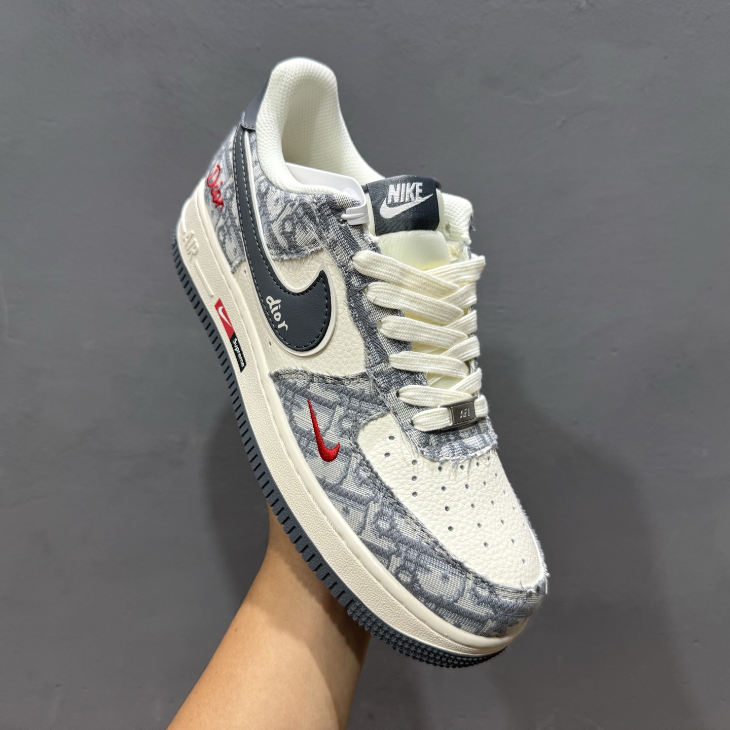 Nike Air Force 1 '07 Low “迪奥联名——花纹米灰红”空军一号 高端定制 低帮 运动鞋 MZ9588-807