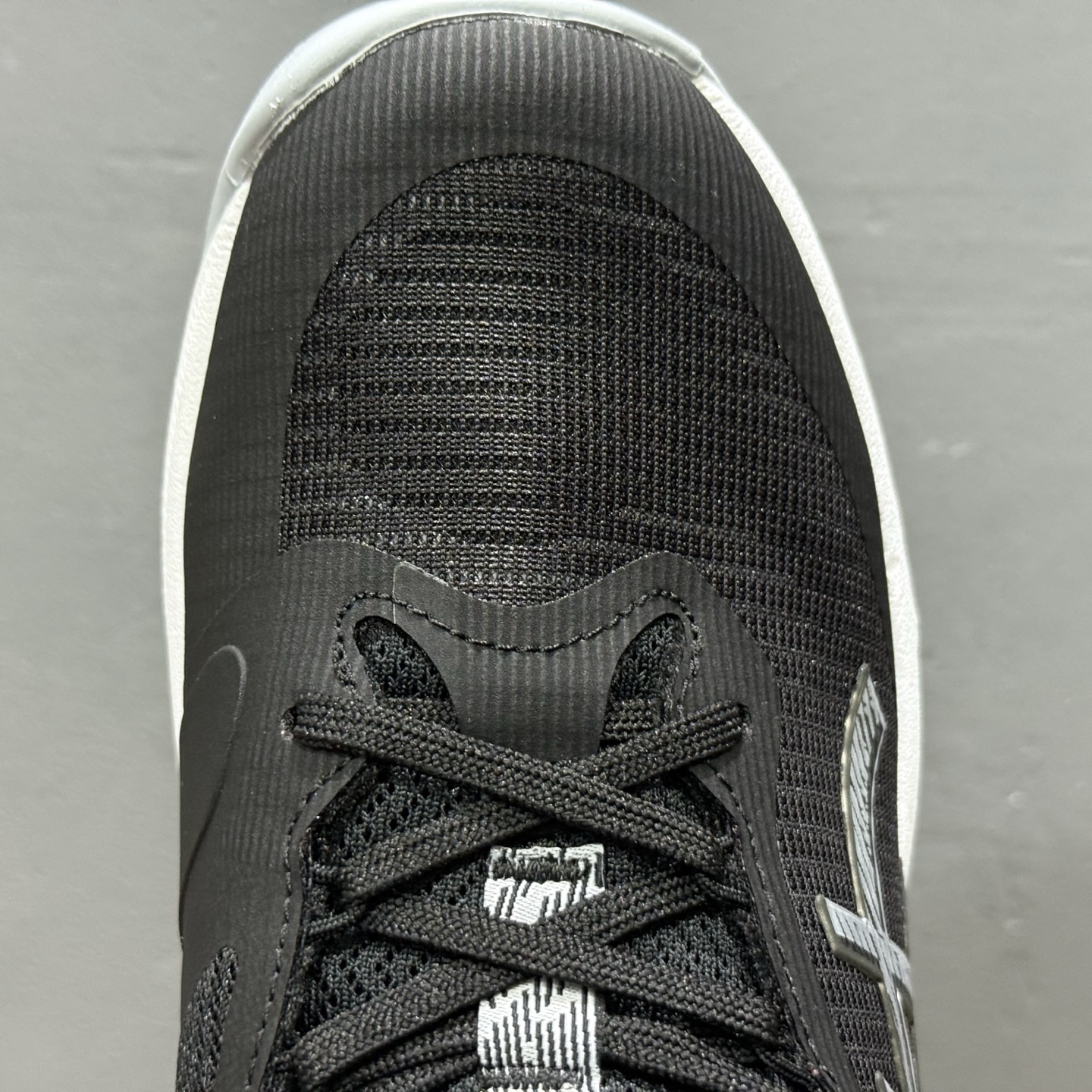 180 ASICS NETBURNER BALLISTIC FF 4 亚瑟士 专业训练鞋 轻量舒适透气材质 1053A071-001