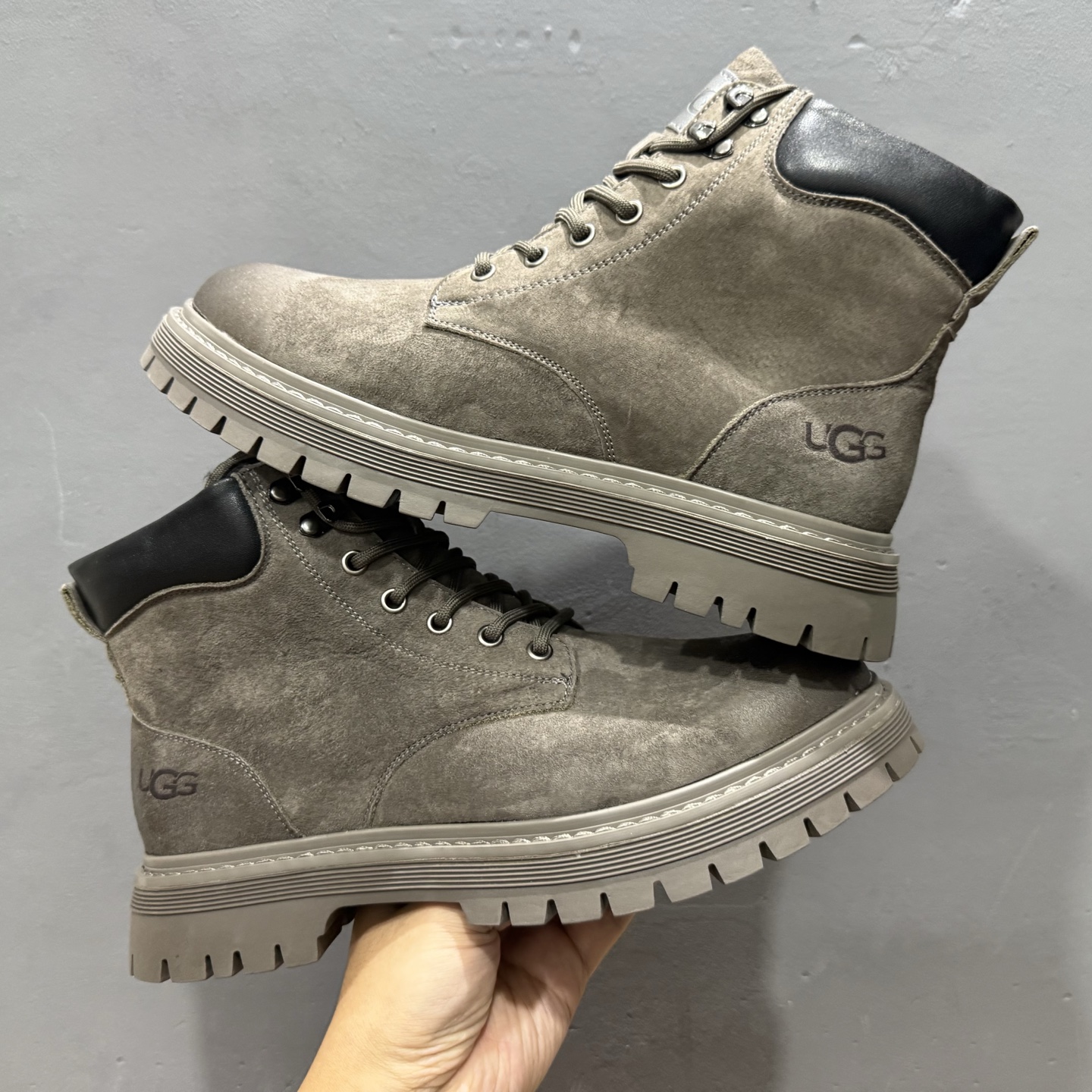 320 UGG Tasman Weather Hybrid 塔斯曼混合系列中帮轻量休闲马丁靴