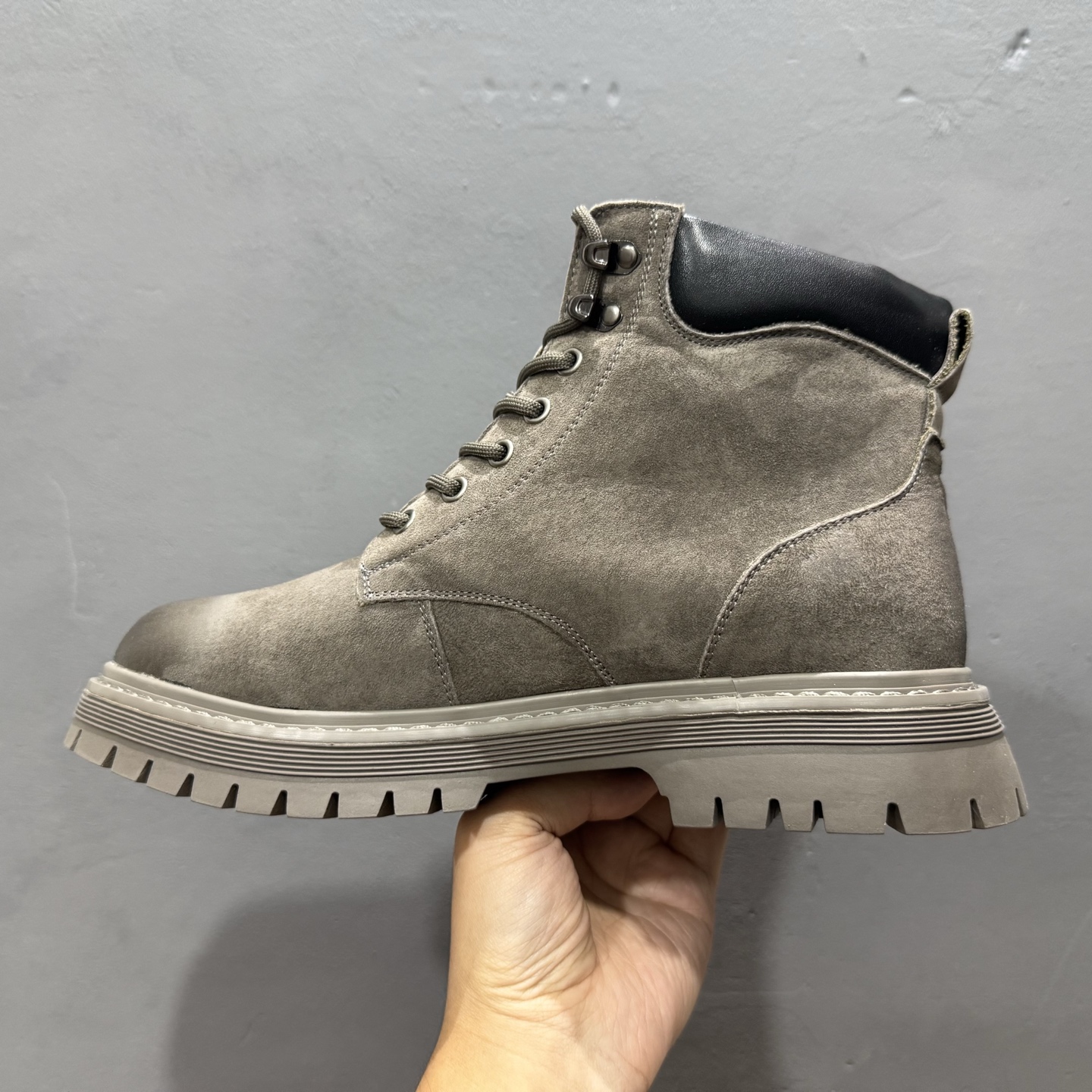 320 UGG Tasman Weather Hybrid 塔斯曼混合系列中帮轻量休闲马丁靴