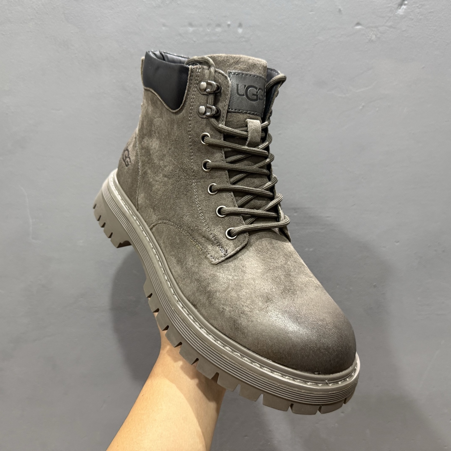 320 UGG Tasman Weather Hybrid 塔斯曼混合系列中帮轻量休闲马丁靴