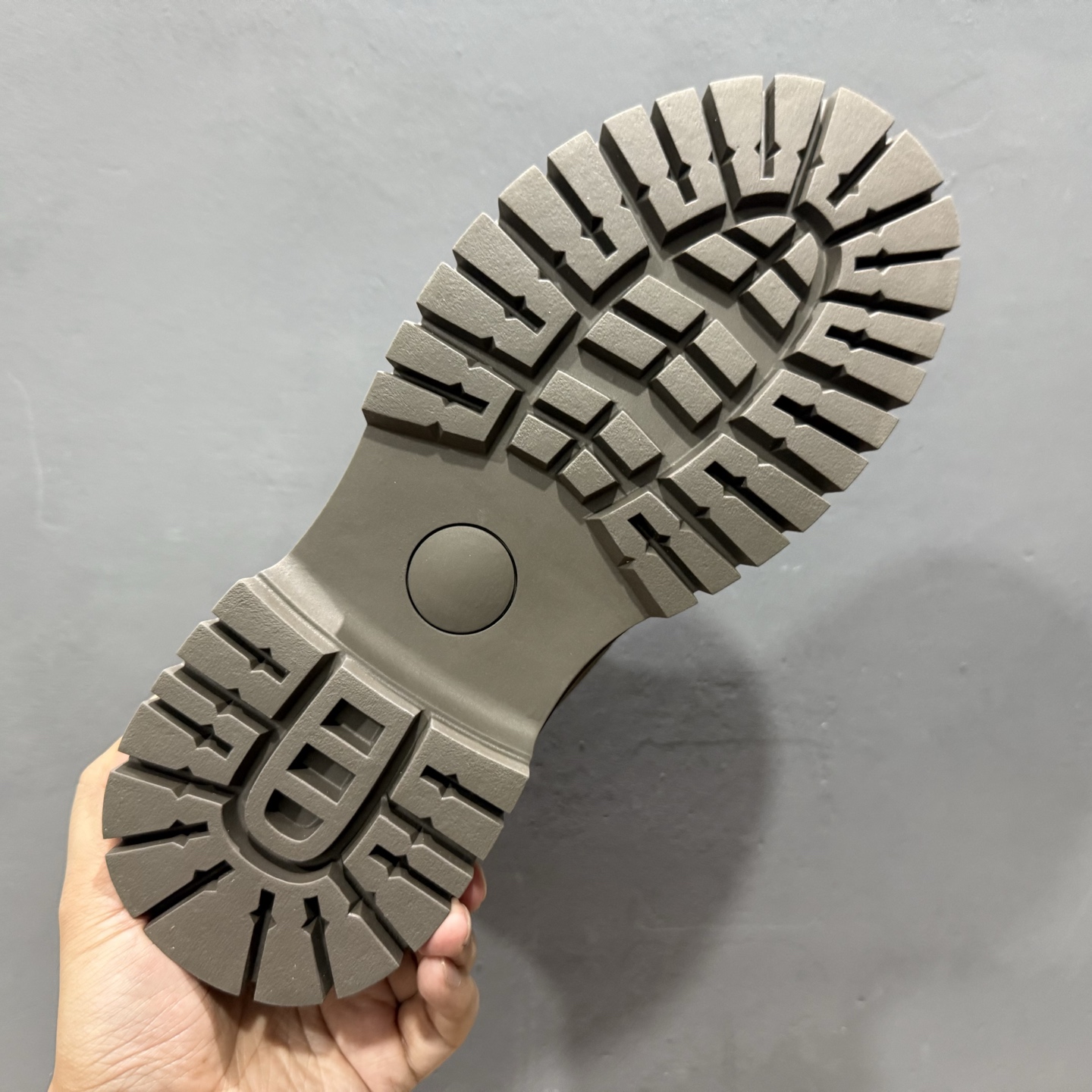 320 UGG Tasman Weather Hybrid 塔斯曼混合系列中帮轻量休闲马丁靴