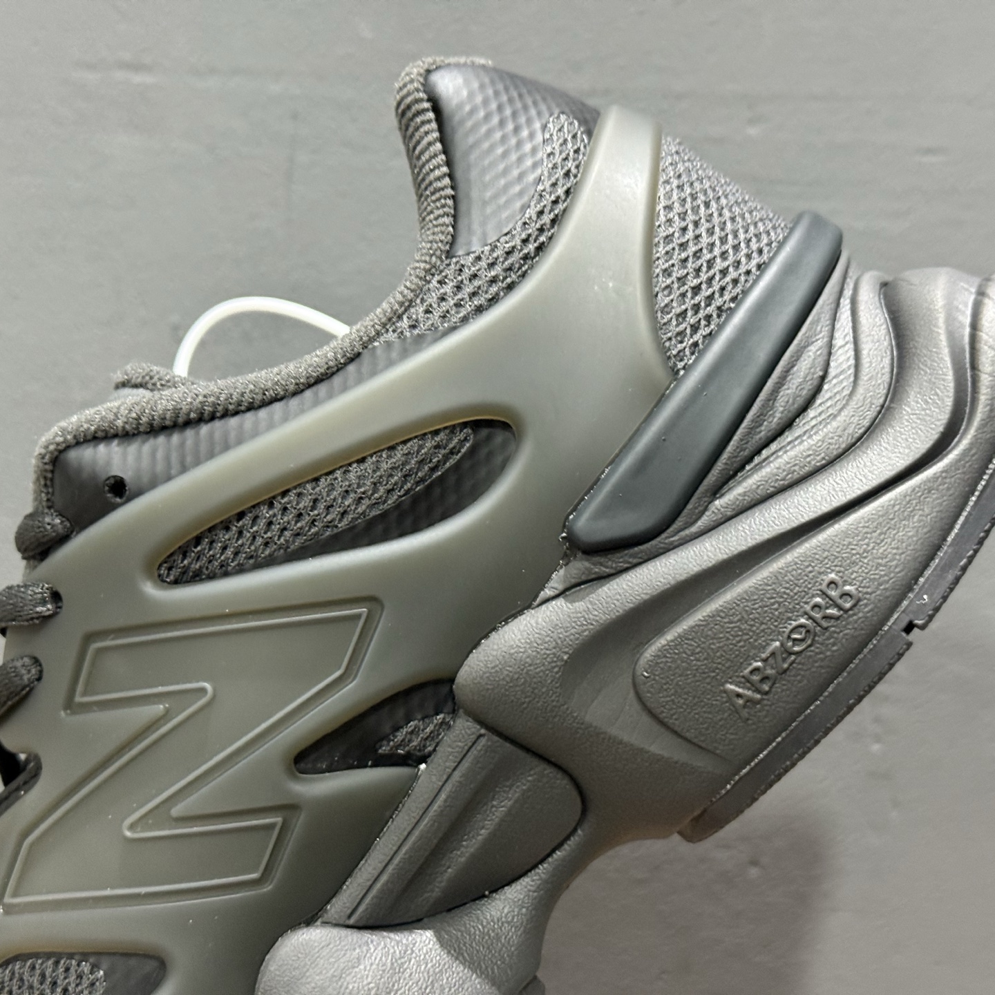 ￥240 New Balance NB9060 联名款 复古休闲运动慢跑鞋 U9060IAA