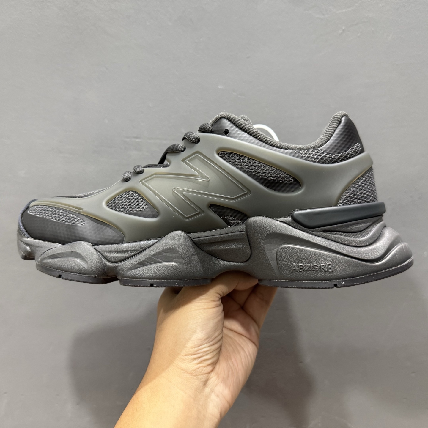 ￥240 New Balance NB9060 联名款 复古休闲运动慢跑鞋 U9060IAA