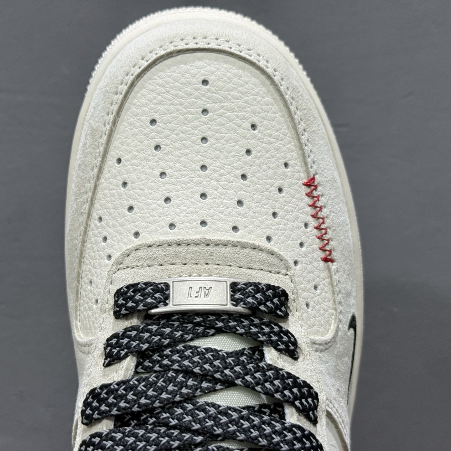 Nike Air Force 1 '07 Low “李维斯联名——米灰黑织标”空军一号 MZ9588-800