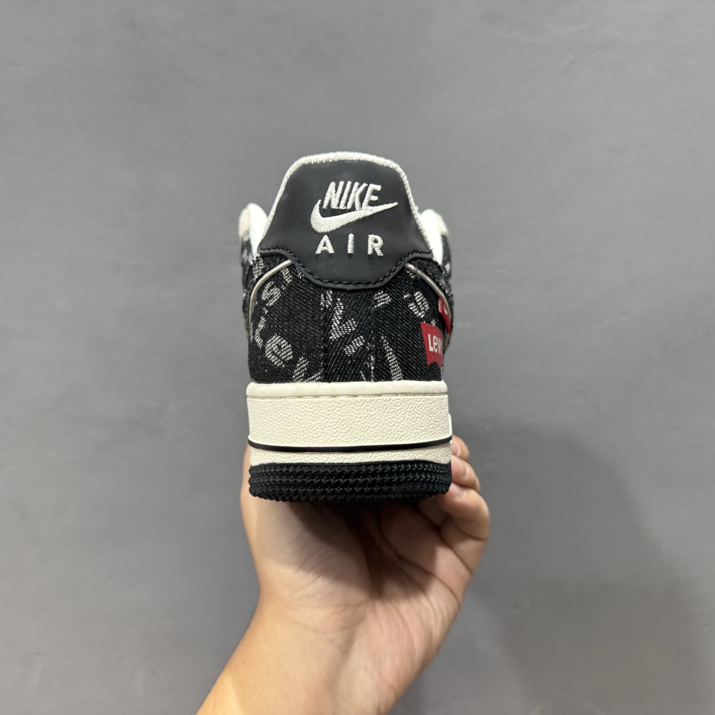Nike Air Force 1 '07 Low “李维斯联名——米灰黑织标”空军一号 MZ9588-800