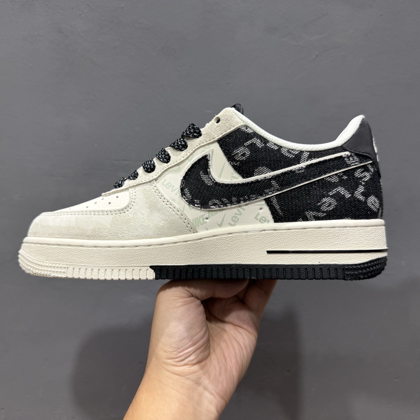 Nike Air Force 1 '07 Low “李维斯联名——米灰黑织标”空军一号 MZ9588-800