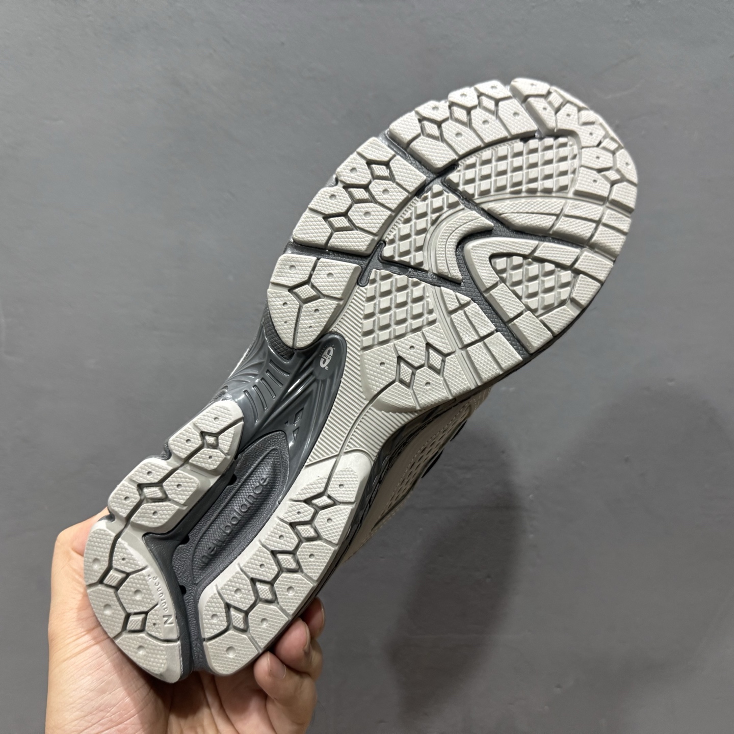 200 New Balance 1906系列复古老爹风休闲运动慢跑鞋 U1906ROA