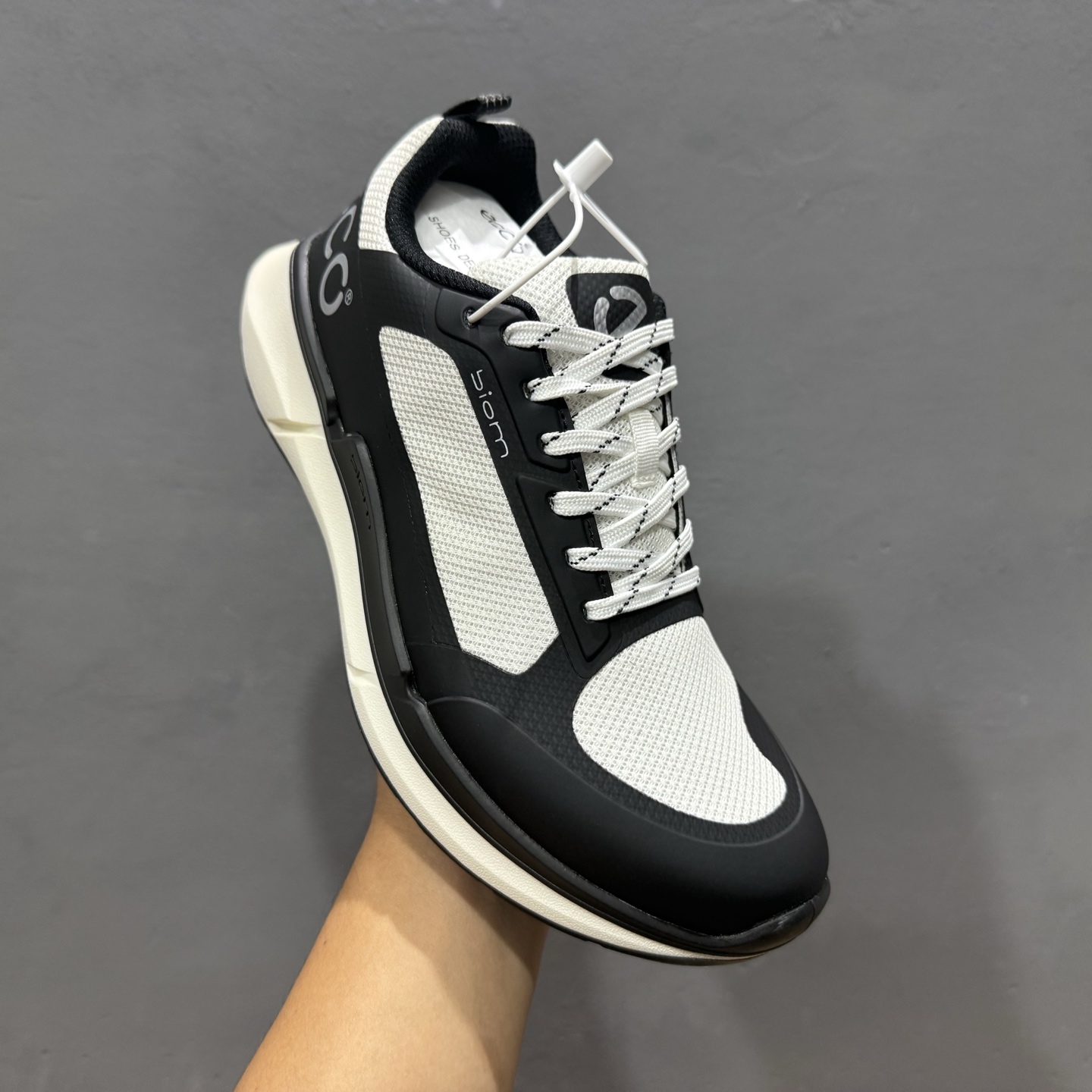 280 Ecco/爱步 旋转扣皮面经典百搭时尚休闲鞋 830864-101