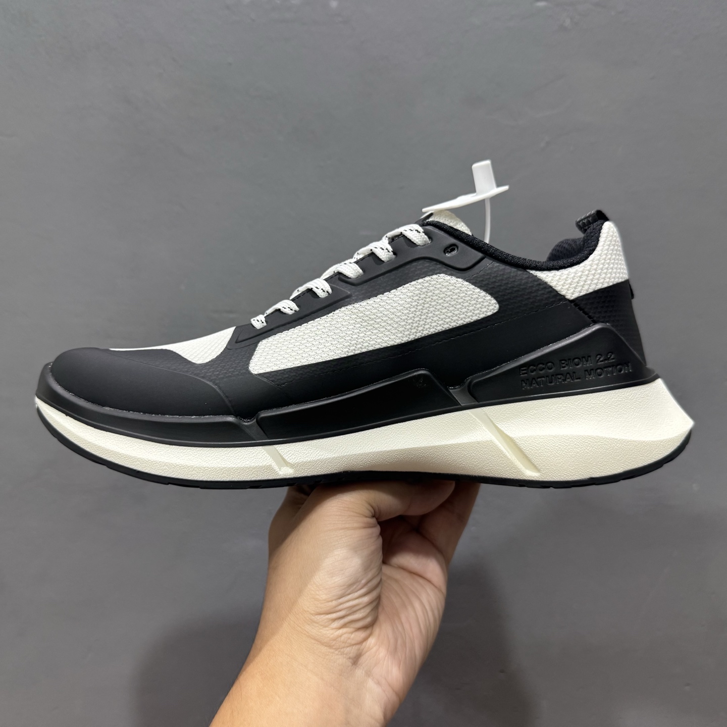 280 Ecco/爱步 旋转扣皮面经典百搭时尚休闲鞋 830864-101