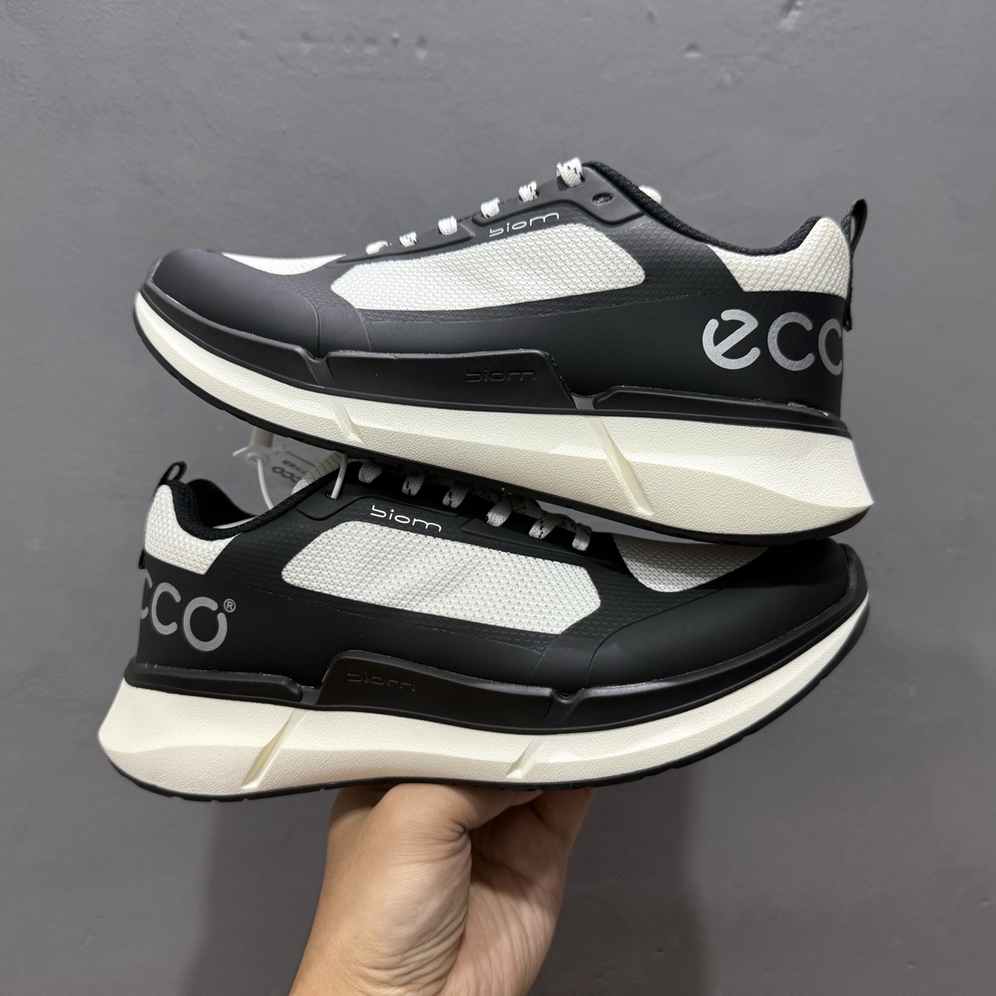 280 Ecco/爱步 旋转扣皮面经典百搭时尚休闲鞋 830864-101