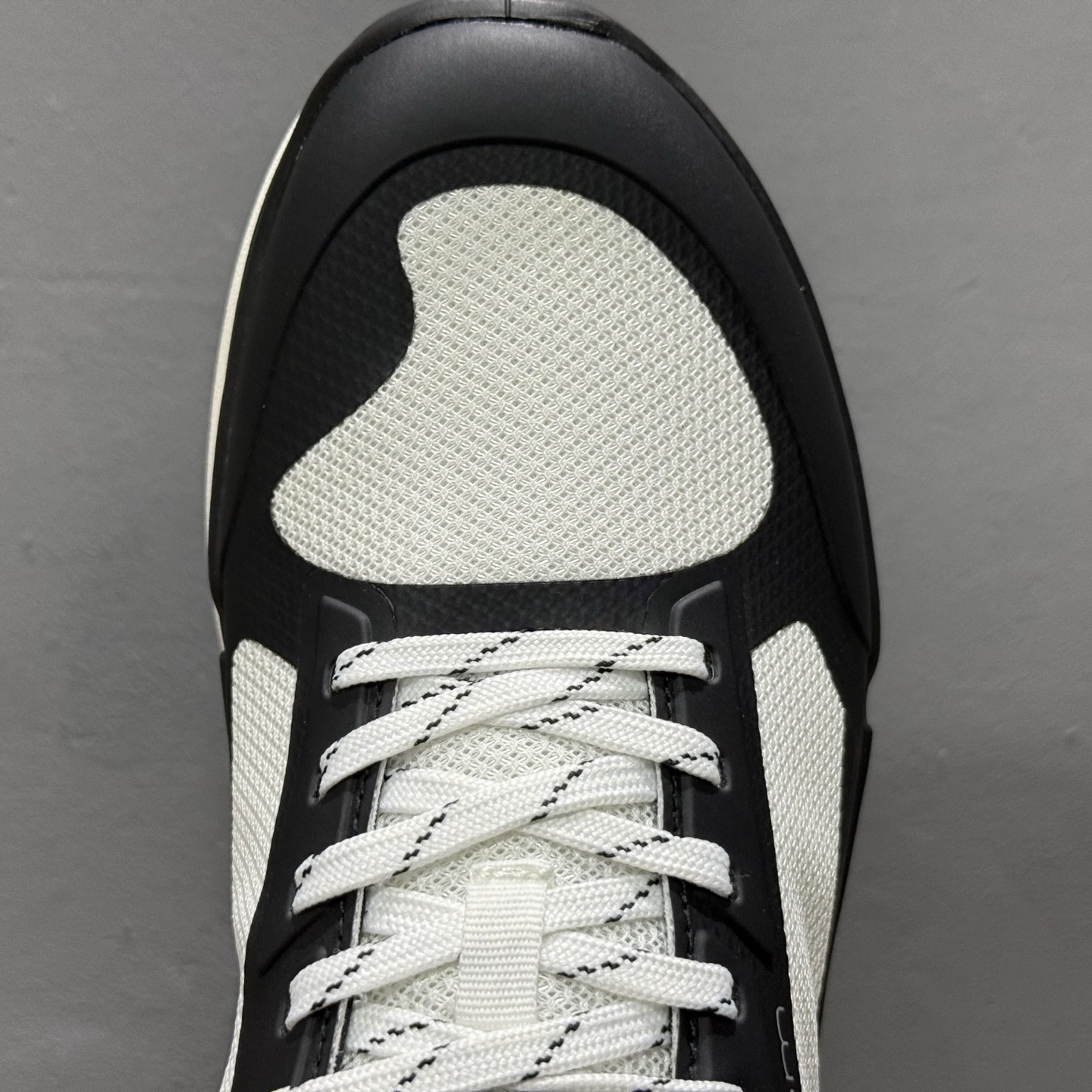 280 Ecco/爱步 旋转扣皮面经典百搭时尚休闲鞋 830864-101