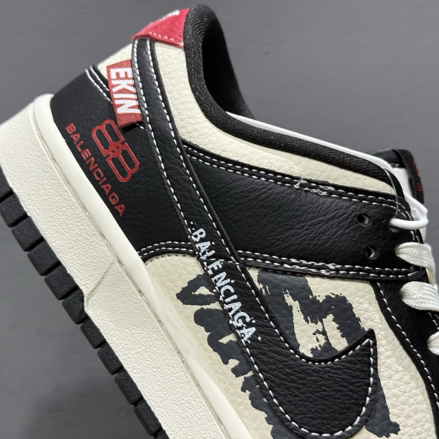 280 Balenciaga x Nike Dunk Low 米白黑红印花 DS6608-016