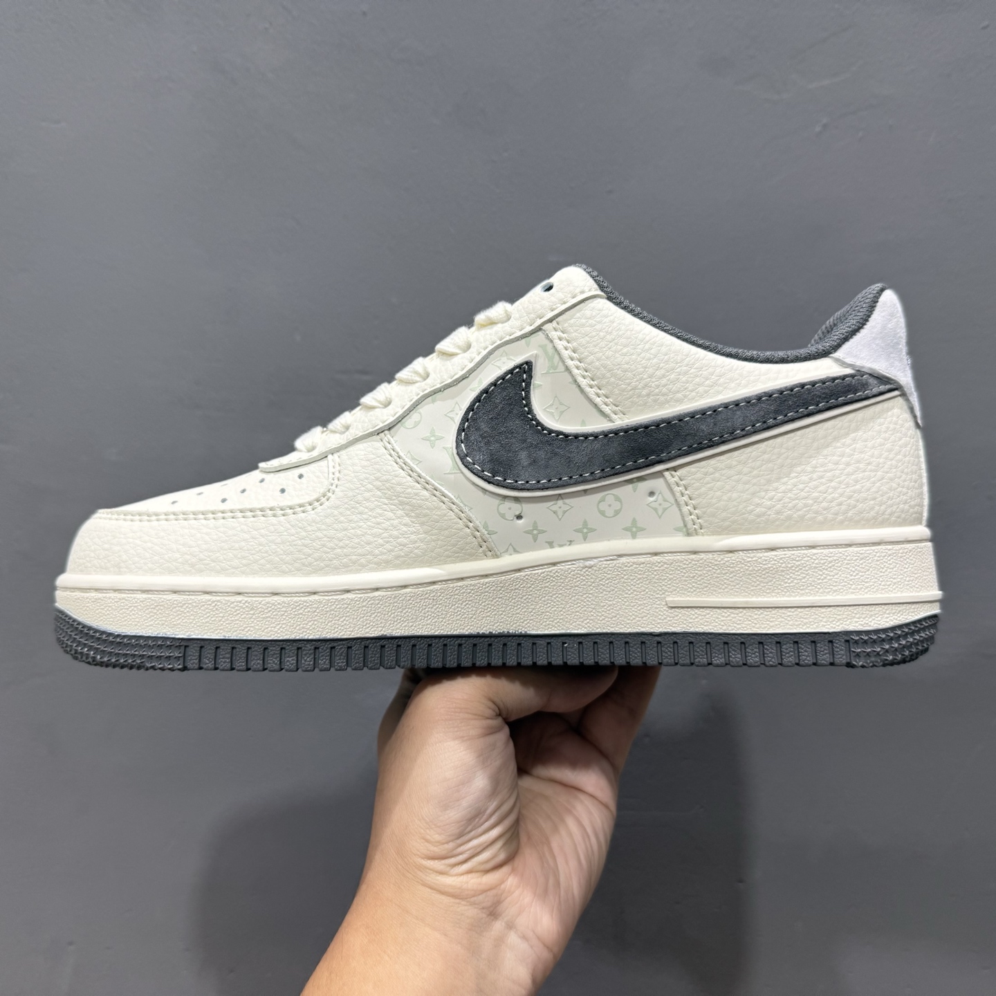 Nike Air Force 1'07 Low LV联名 印花米灰勾 空军一号低帮休闲板鞋 MZ9588-811