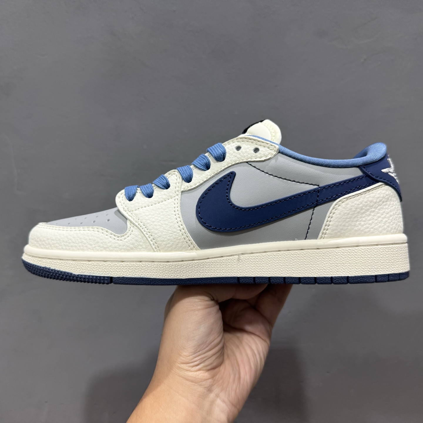 Travis Scott x Fragment Design x Air Jordan 1 Low SP AJ1 乔1联名 奶白灰蓝 低帮文化休闲板鞋 XD0798-309-Top High Quatity Cheap Sneakers Fashion Clothing Clothes Bags handbags Shoes of all Brand wholesale With The best Quality And Beautiful Price from China Factory Chinese suppliers wholesaler seller Travis Scott x Fragment Design x Air Jordan 1 Low SP AJ1 乔1联名 奶白灰蓝 低帮文化休闲板鞋 XD0798-309