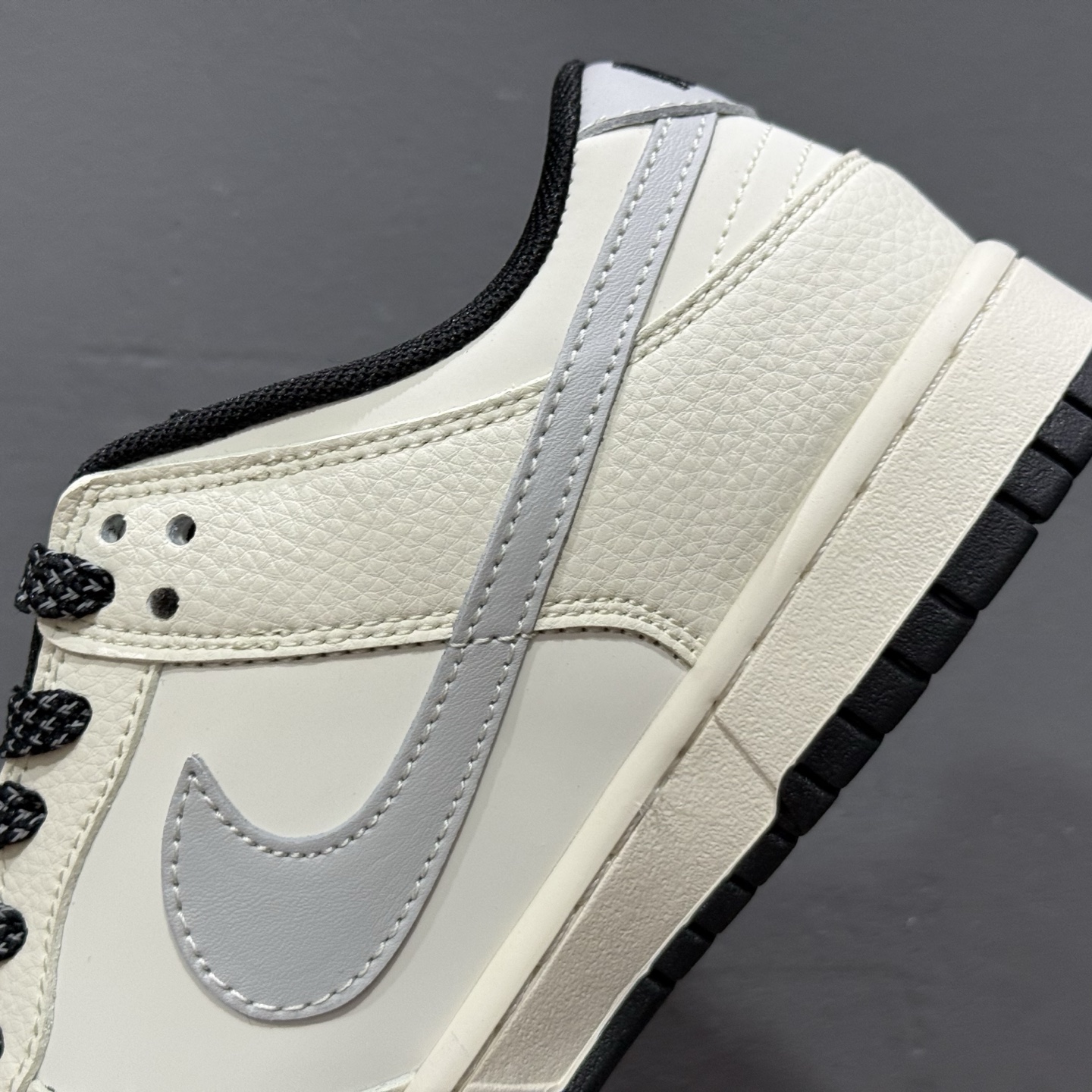 Nike SB Dunk Low“ Supreme联名——米黑灰” 周年高端定制 低帮休闲板鞋 JP1628-030