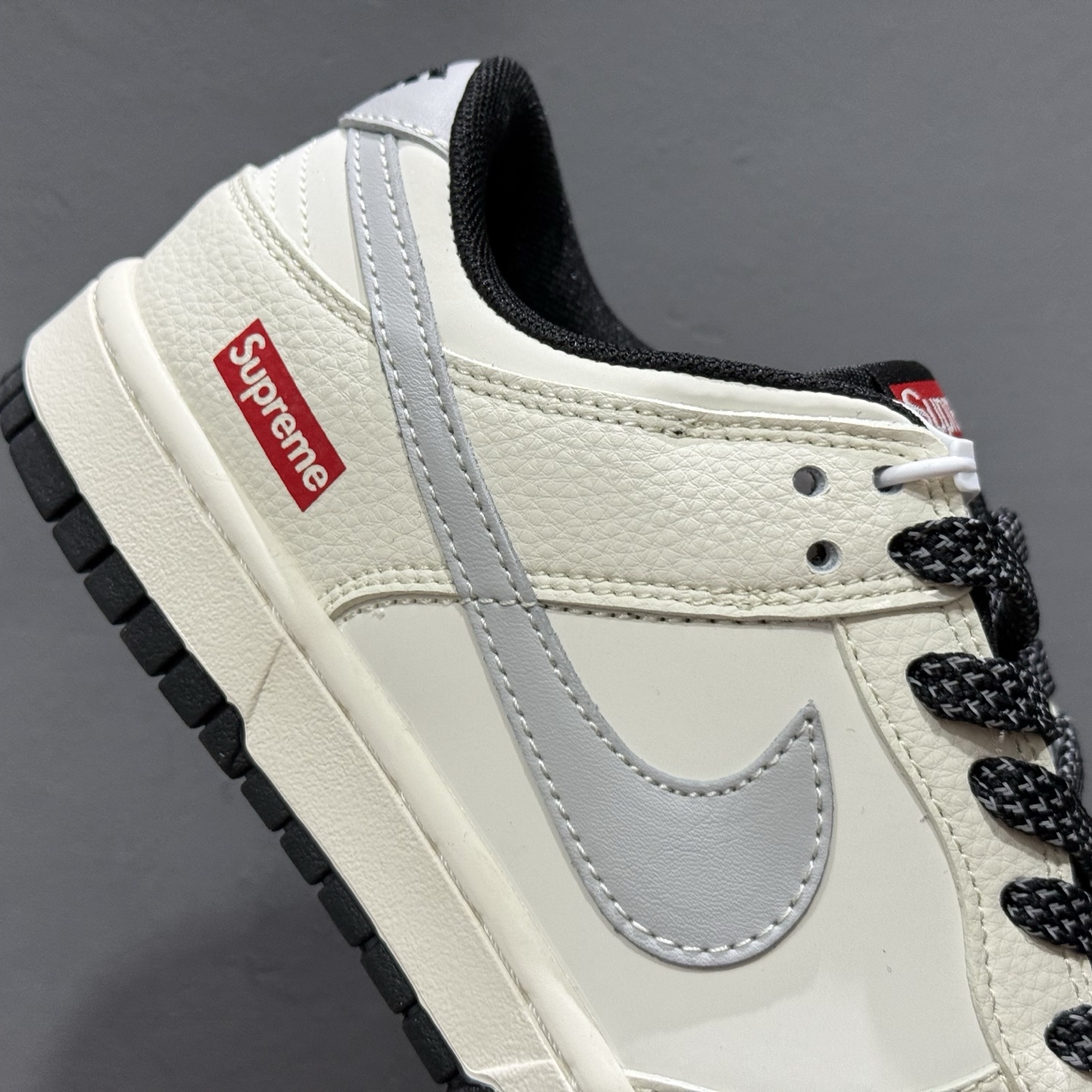 Nike SB Dunk Low“ Supreme联名——米黑灰” 周年高端定制 低帮休闲板鞋 JP1628-030