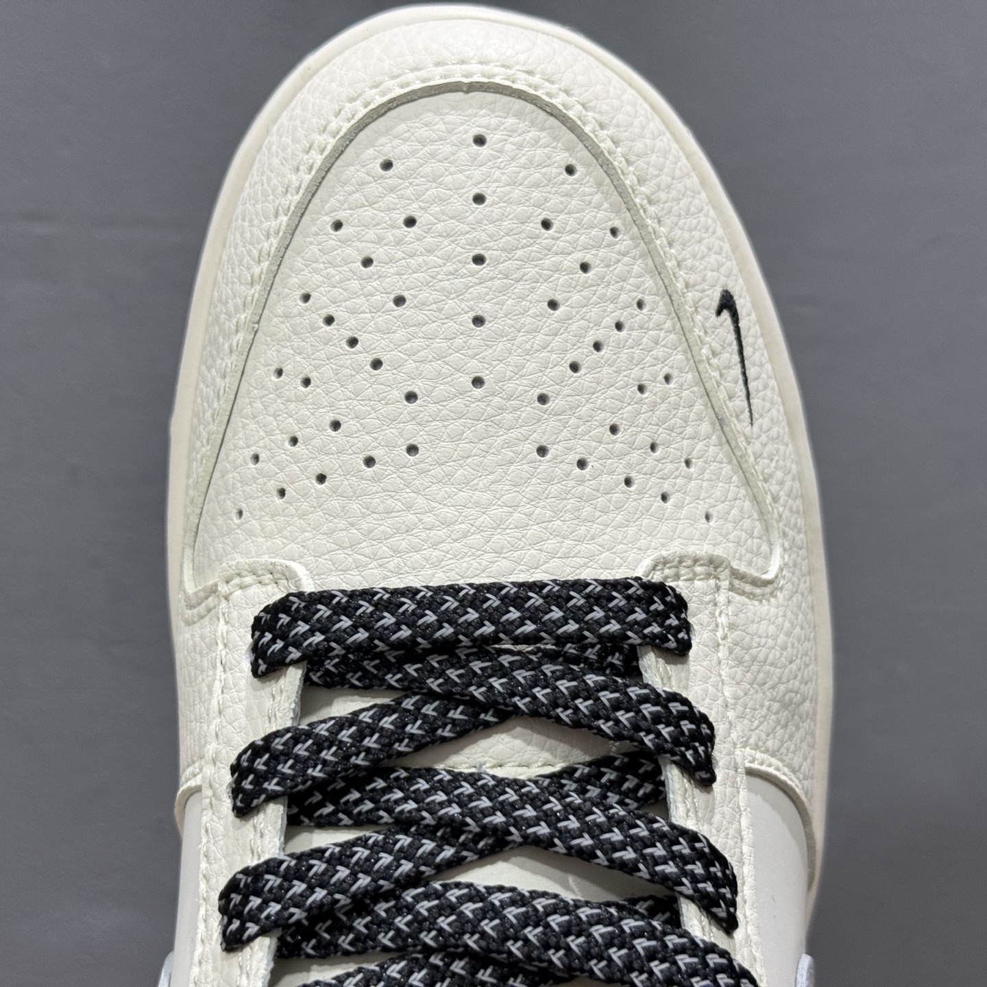 Nike SB Dunk Low“ Supreme联名——米黑灰” 周年高端定制 低帮休闲板鞋 JP1628-030