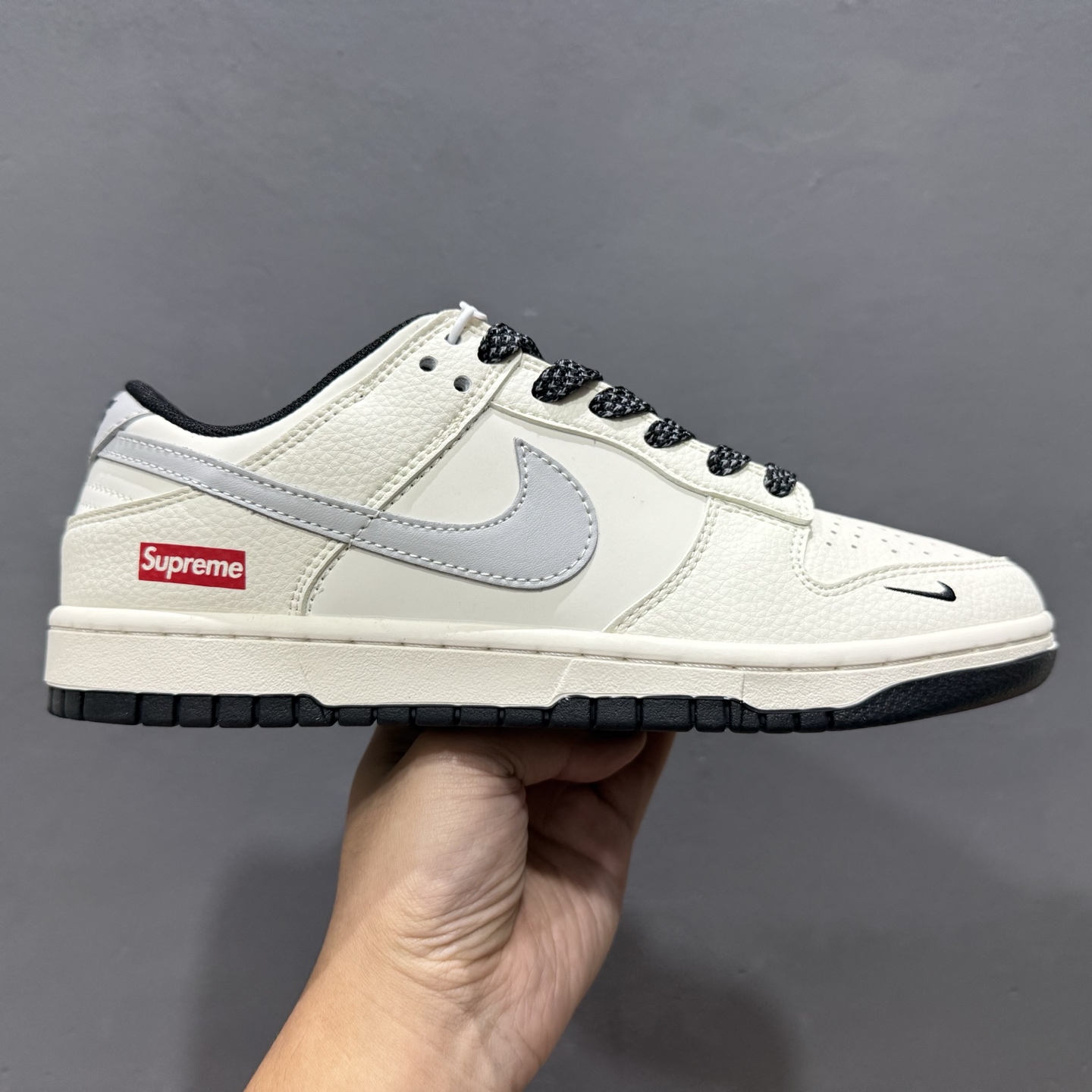 Nike SB Dunk Low“ Supreme联名——米黑灰” 周年高端定制 低帮休闲板鞋 JP1628-030