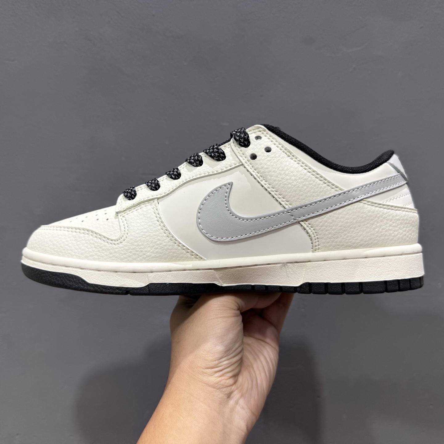 Nike SB Dunk Low“ Supreme联名——米黑灰” 周年高端定制 低帮休闲板鞋 JP1628-030