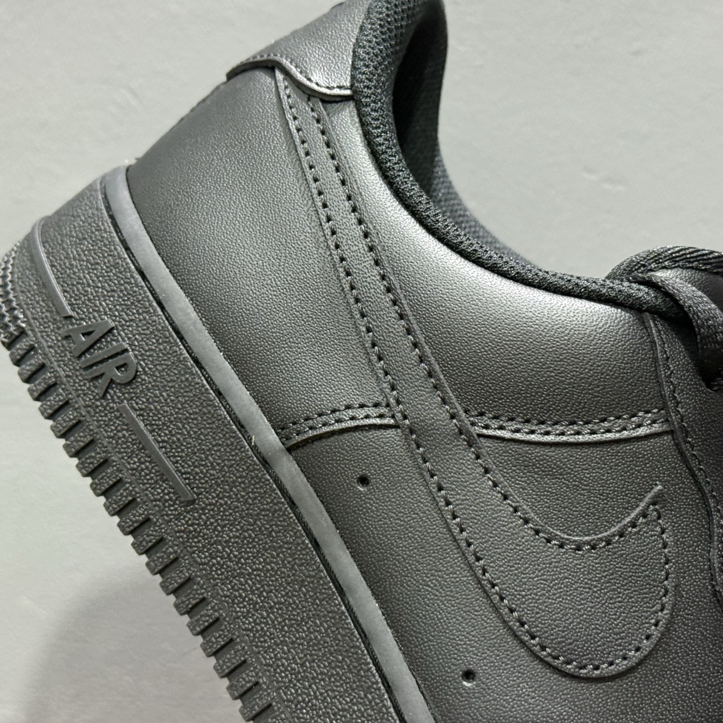 原厂皮 Nike Air Force 1 黑 CW2288-111