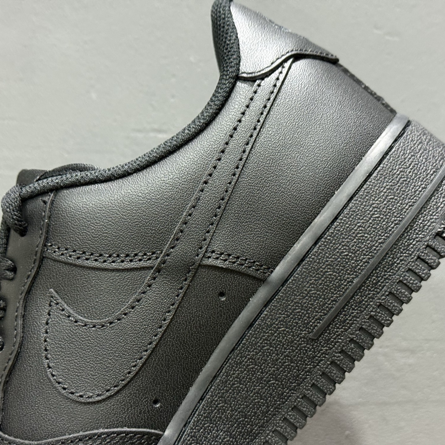 原厂皮 Nike Air Force 1 黑 CW2288-111