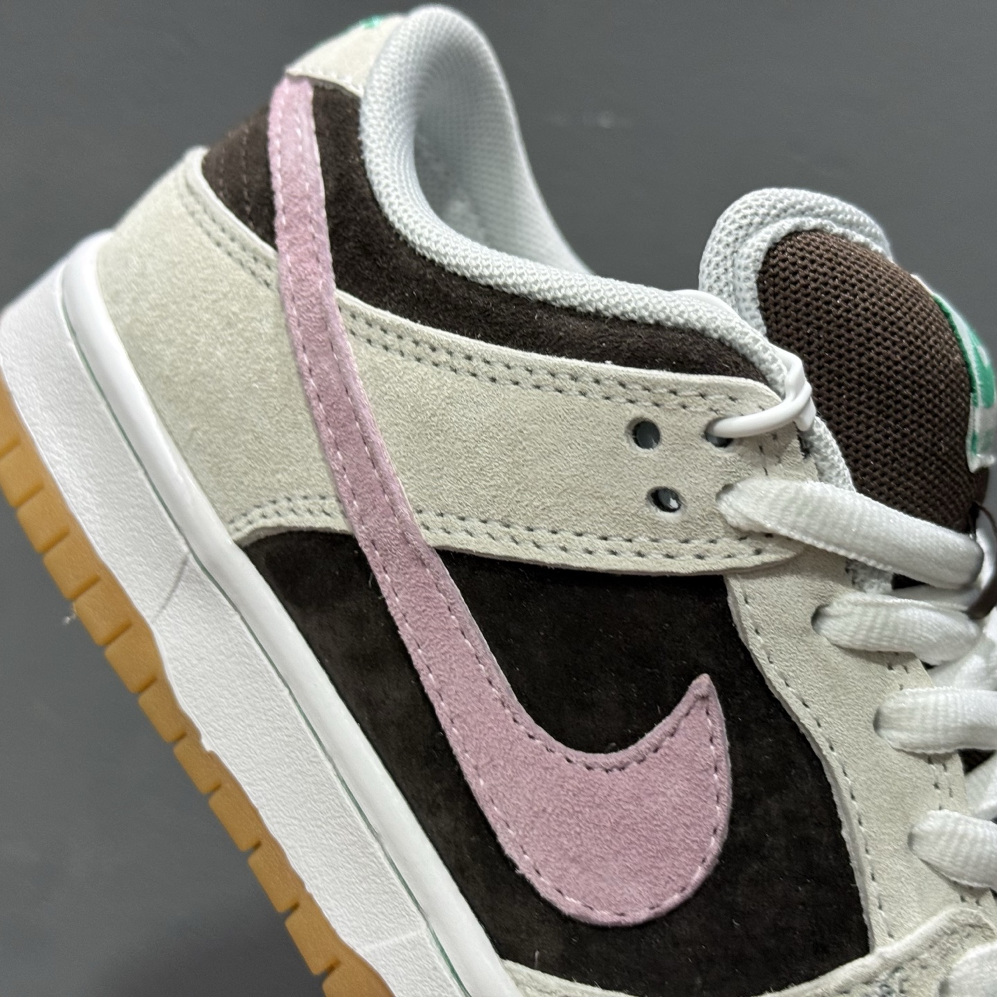 Nike SB Dunk Low 灰粉生胶 SB低帮休闲板鞋 HF3704-001