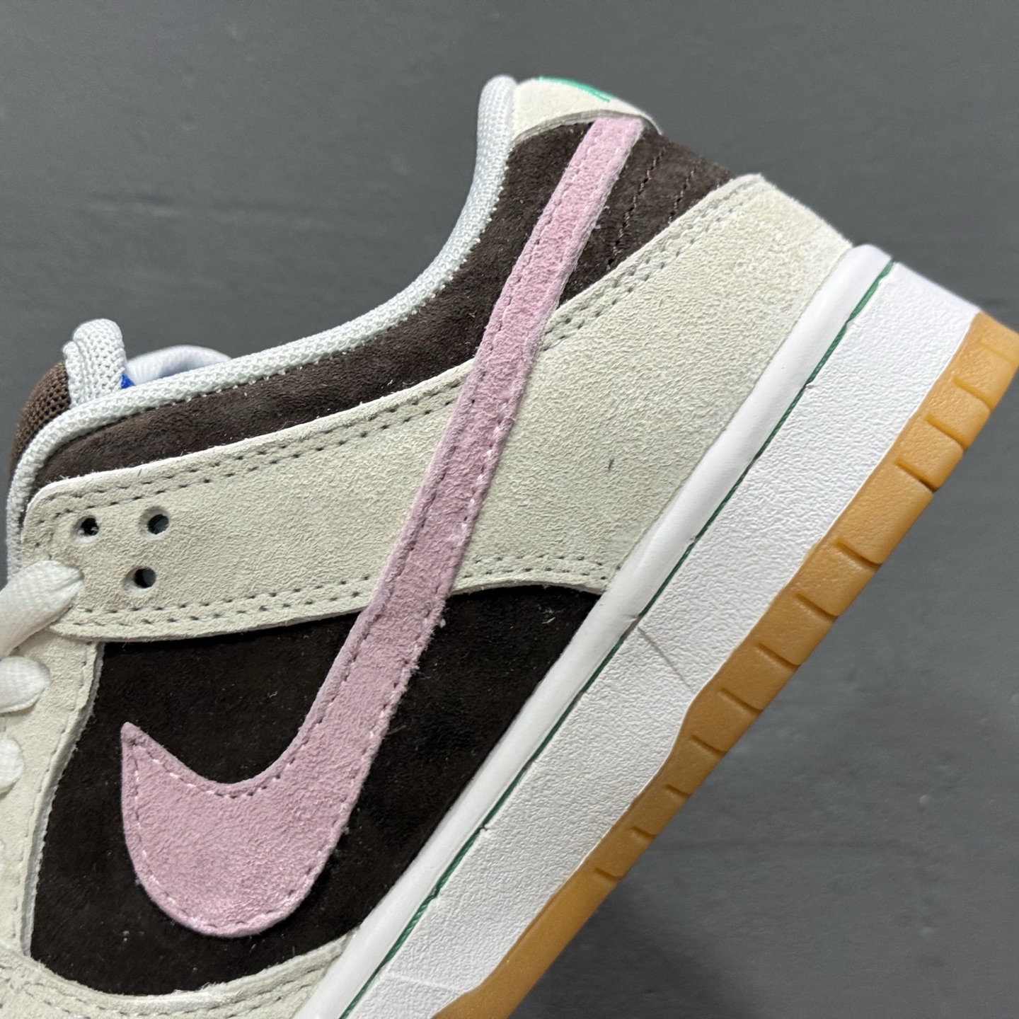 Nike SB Dunk Low 灰粉生胶 SB低帮休闲板鞋 HF3704-001