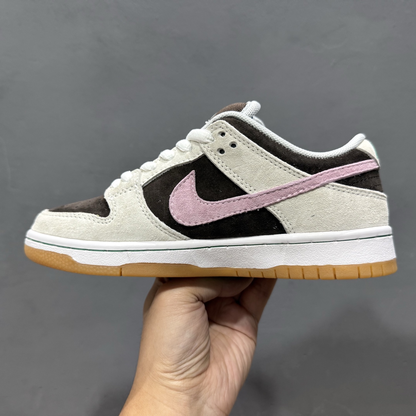 Nike SB Dunk Low 灰粉生胶 SB低帮休闲板鞋 HF3704-001