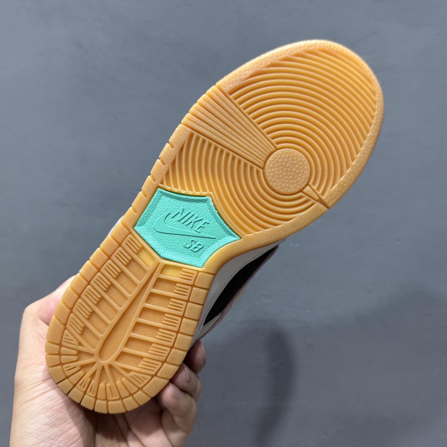 Nike SB Dunk Low 灰粉生胶 SB低帮休闲板鞋 HF3704-001