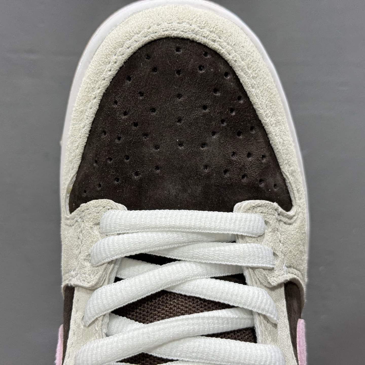 Nike SB Dunk Low 灰粉生胶 SB低帮休闲板鞋 HF3704-001