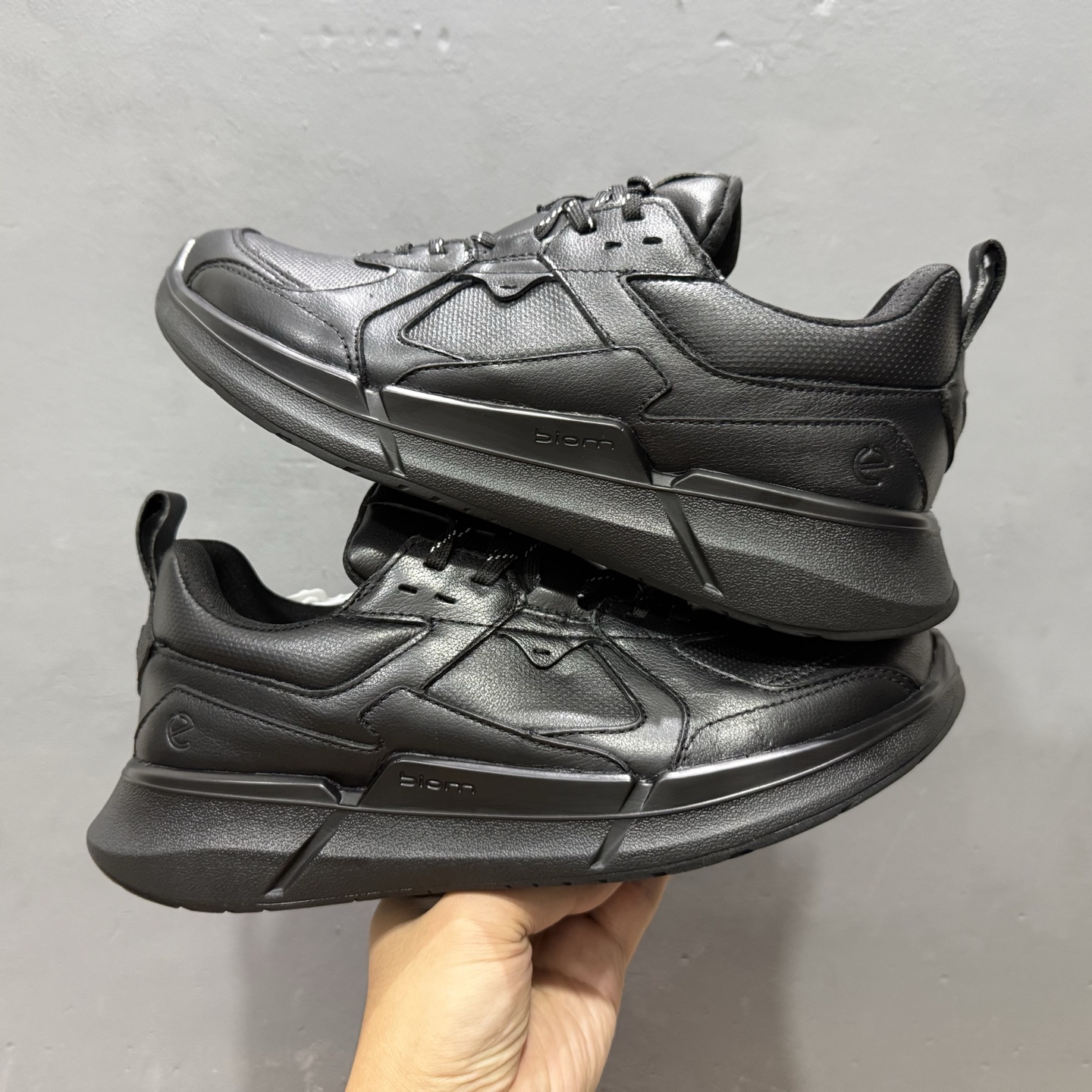 280 Ecco/爱步 旋转扣皮面经典百搭时尚休闲鞋 830864-241