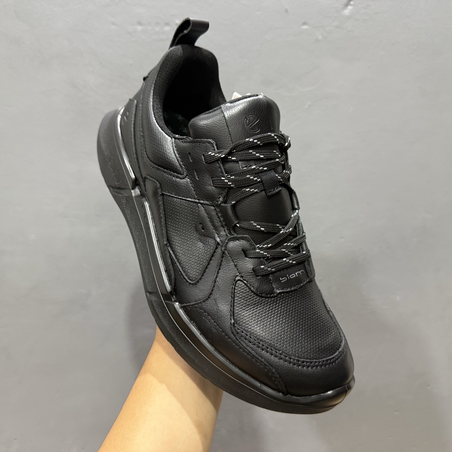 280 Ecco/爱步 旋转扣皮面经典百搭时尚休闲鞋 830864-241